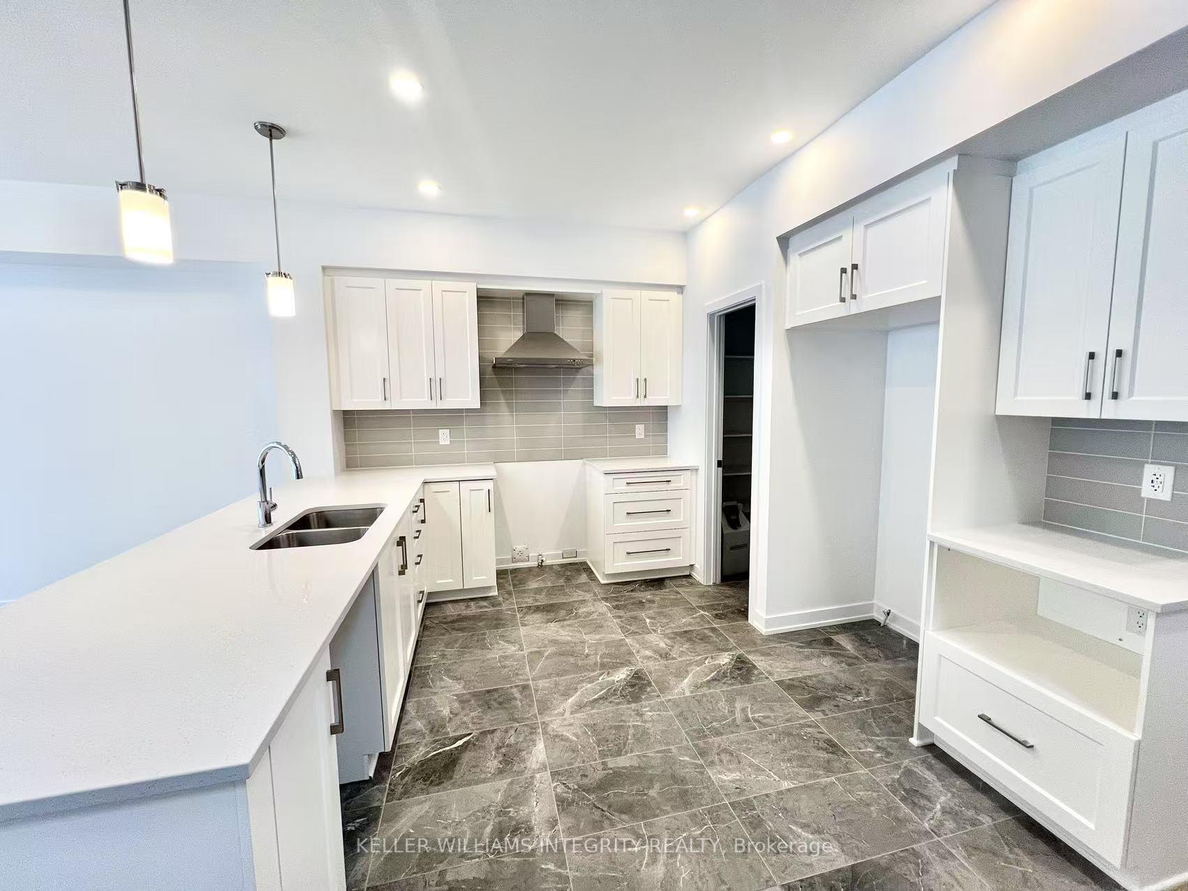 Photo 11 of 1060 Kitigan Grove, Ottawa, Kanata - Kanata Lakes/Heritage Hills — HOMEH