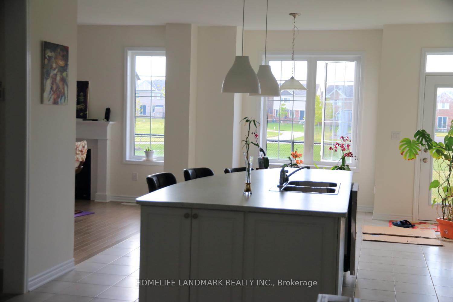 Photo 5 of 36 Celano Drive, Hamilton, Waterdown — HOMEH