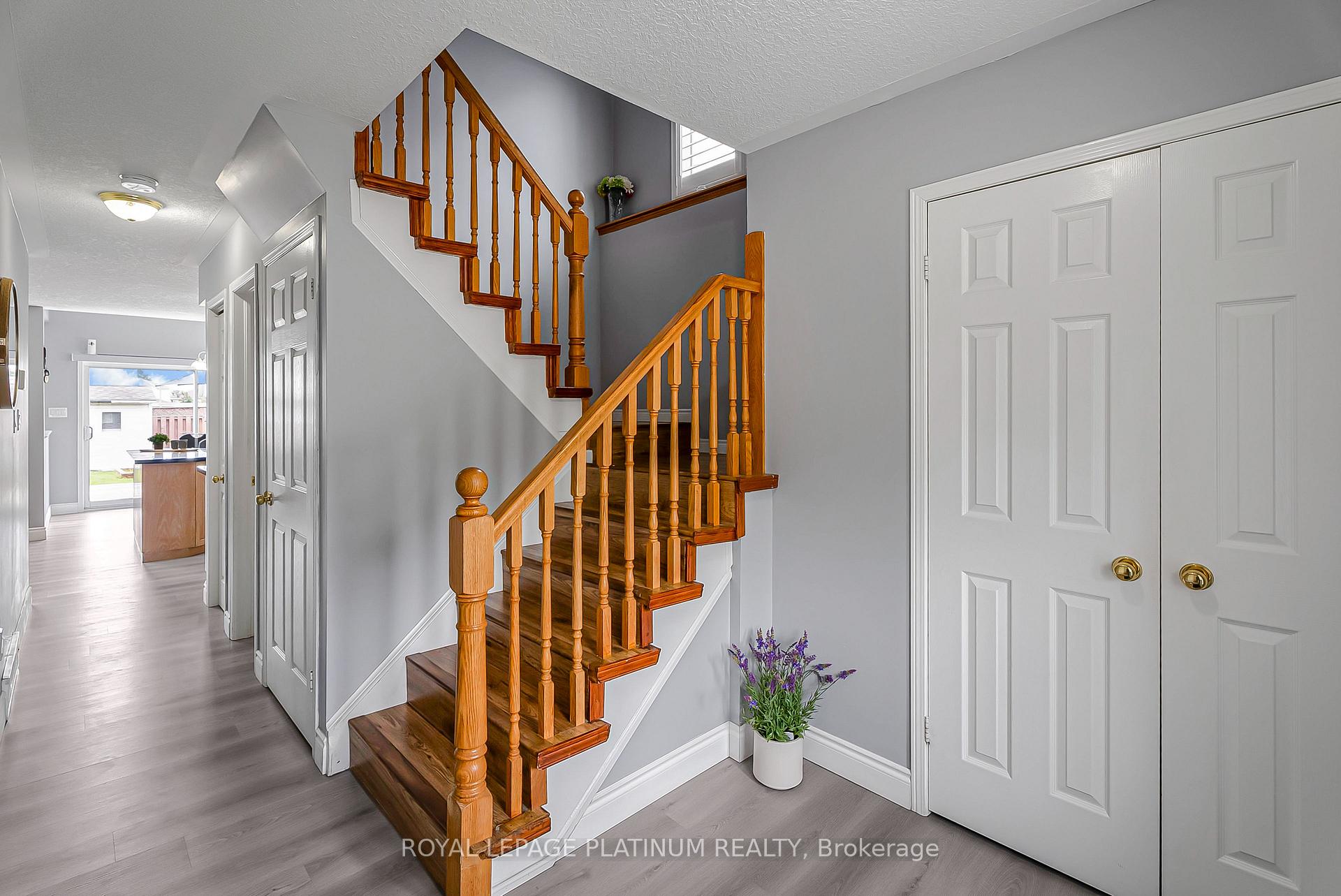 Photo 3 of 257 Grey Fox Drive, Kitchener, Larentian West — HOMEH