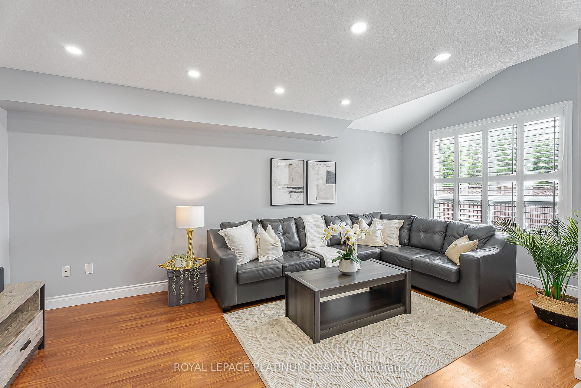 Photo 5 of 257 Grey Fox Drive, Kitchener, Larentian West — HOMEH