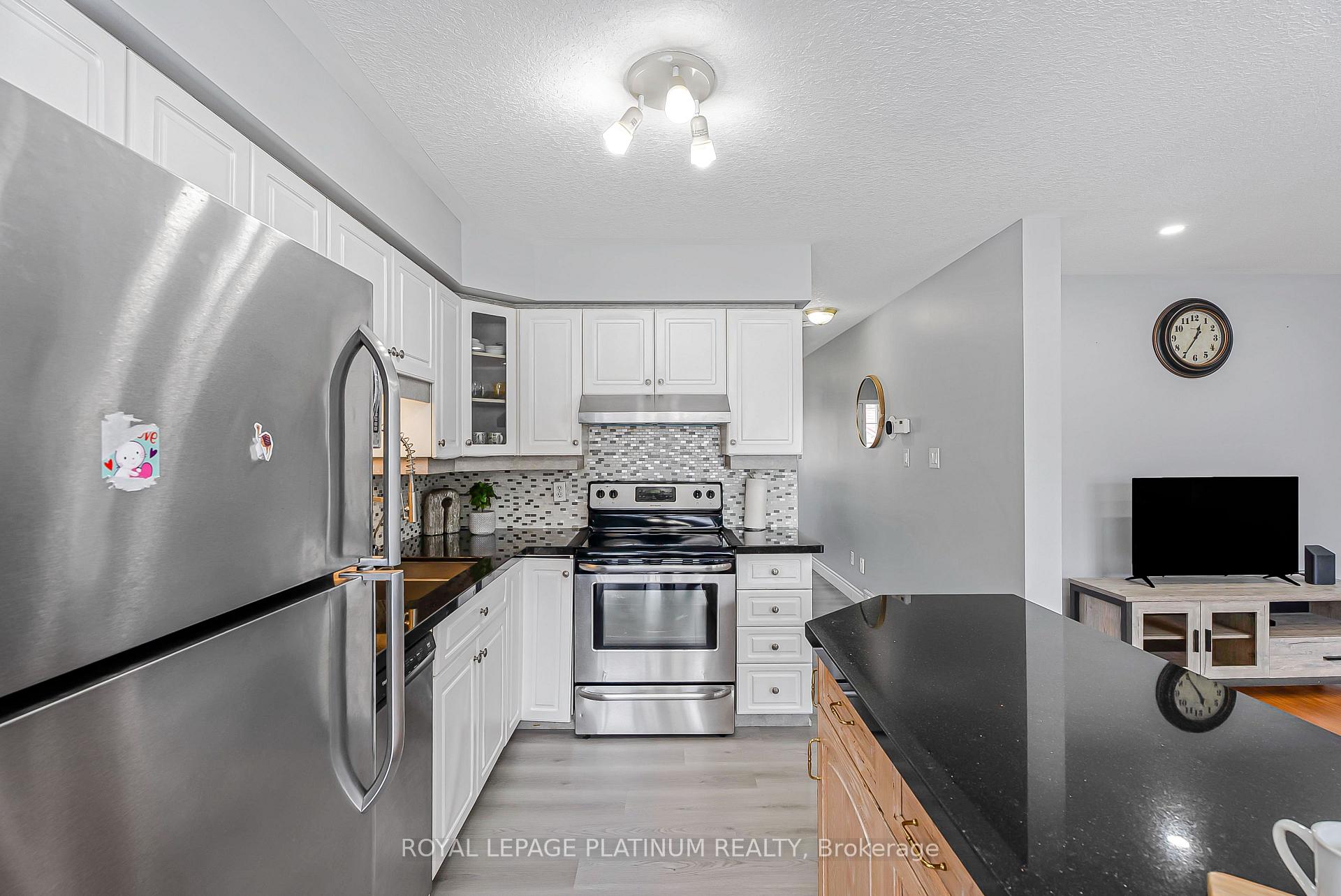 Photo 10 of 257 Grey Fox Drive, Kitchener, Larentian West — HOMEH