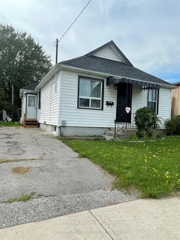 Front of 350 Oshawa Boulevard S