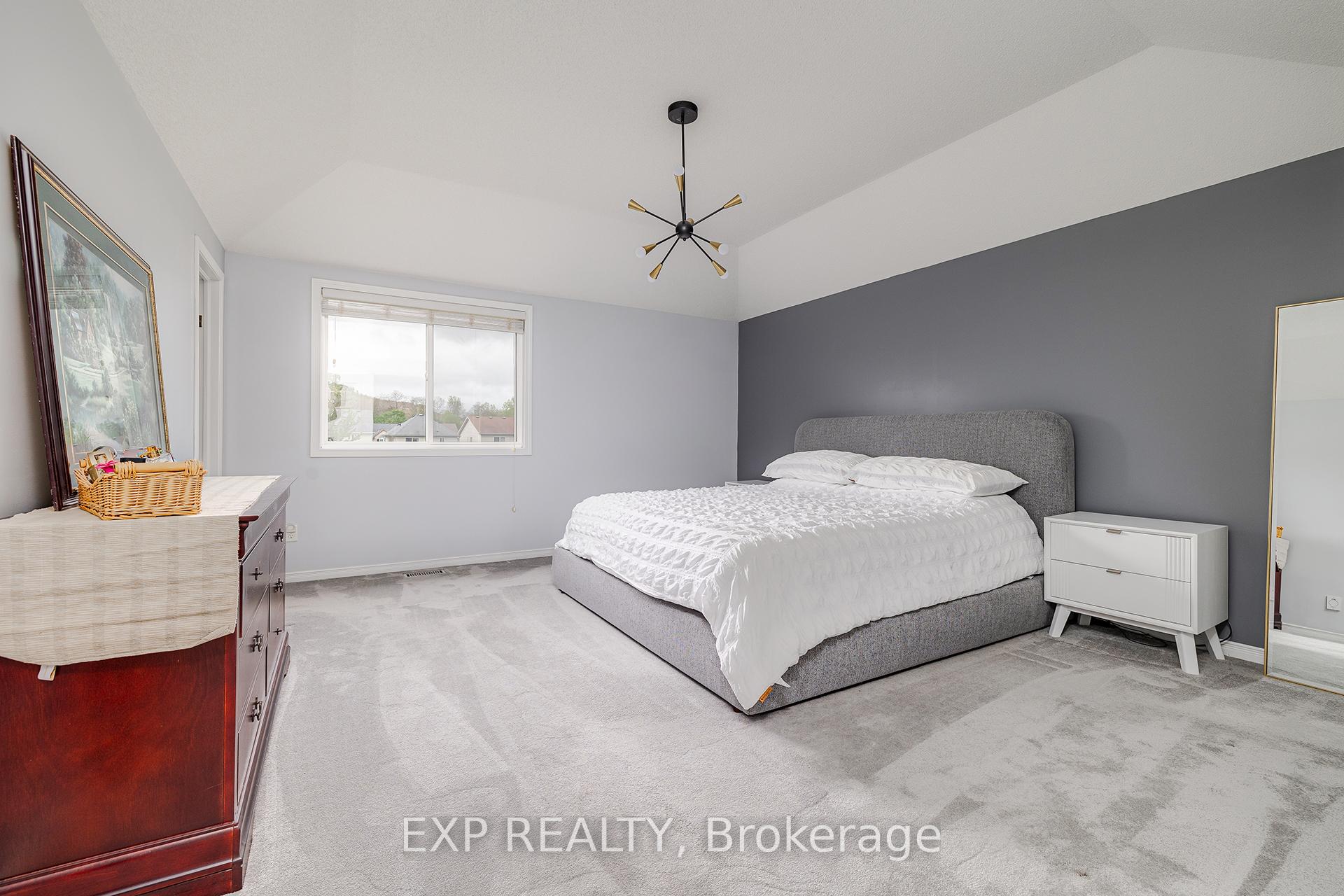 Photo 14 of 453 Beaumont Crescent, Kitchener — HOMEH