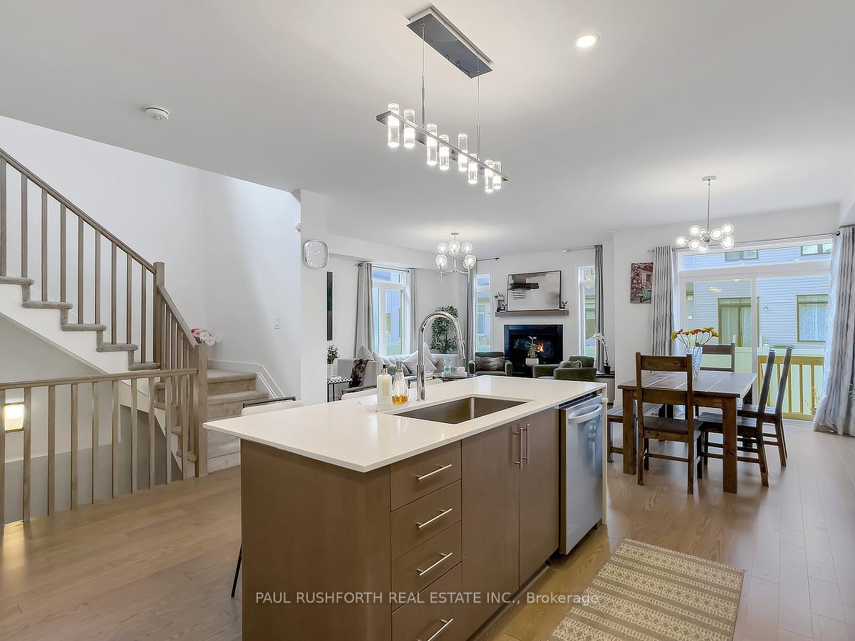 Photo 2 of 21 Mendoza Way, Ottawa, Kanata - Emerald Meadows/Trailwest — HOMEH