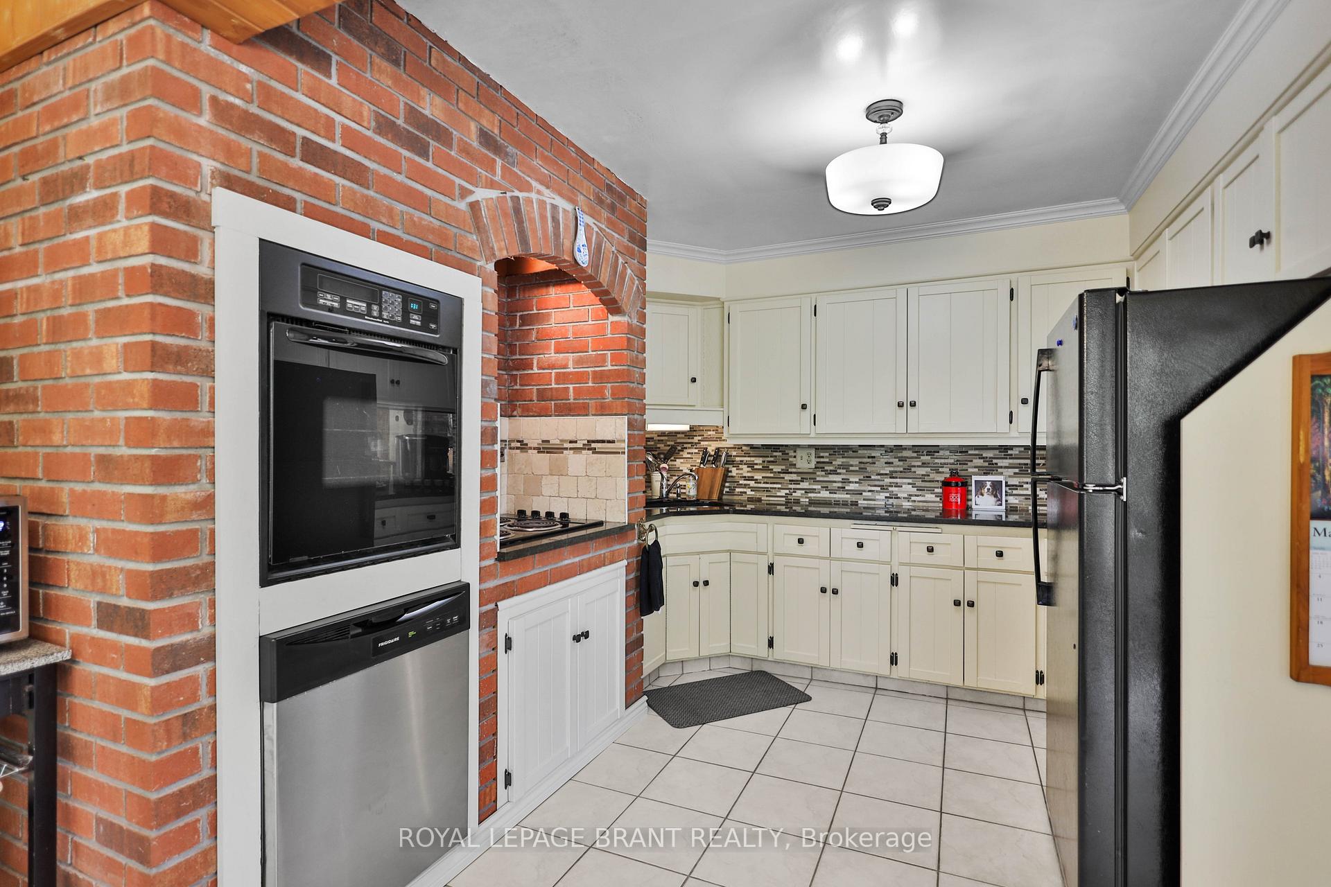 Photo 4 of 110 Albion Court, Kitchener — HOMEH