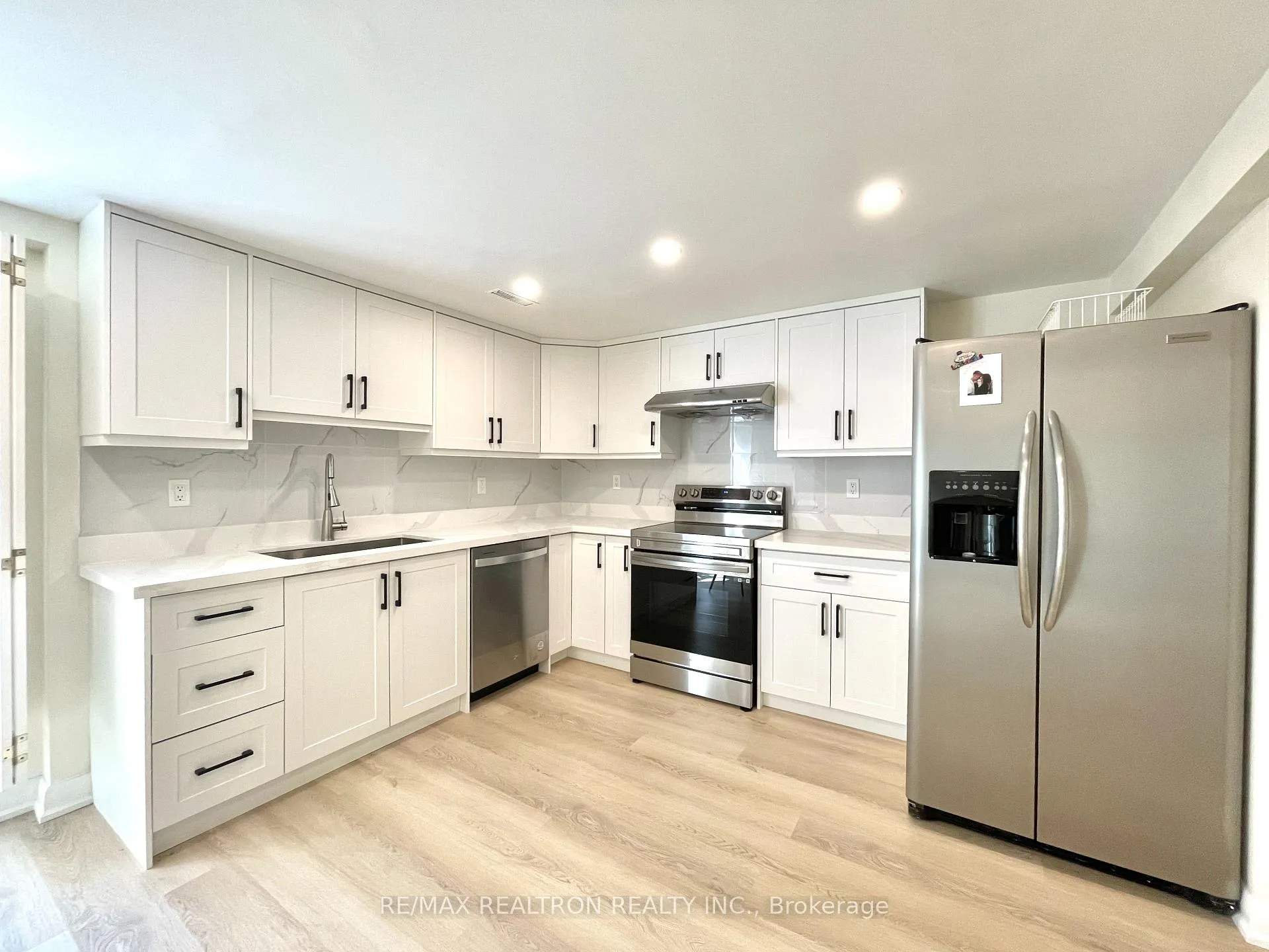 Photo 6 of Unit Lower, 8 Cedar Forest Drive, Markham, Royal Orchard — HOMEH
