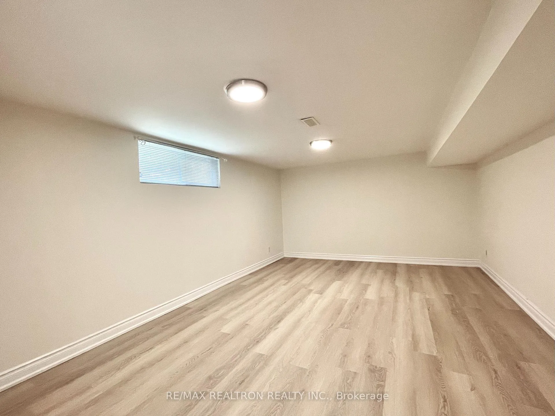 Photo 13 of Unit Lower, 8 Cedar Forest Drive, Markham, Royal Orchard — HOMEH