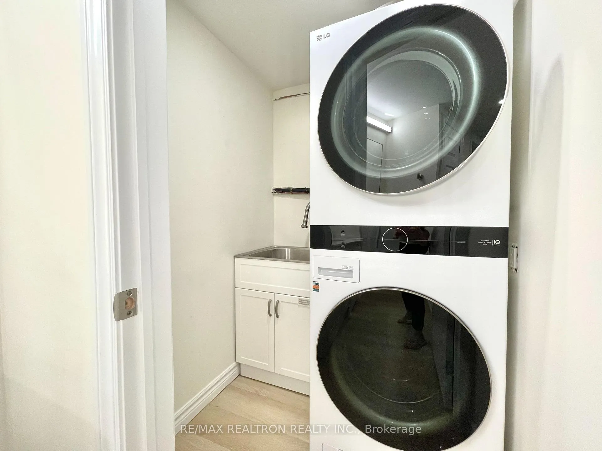 Photo 17 of Unit Lower, 8 Cedar Forest Drive, Markham, Royal Orchard — HOMEH