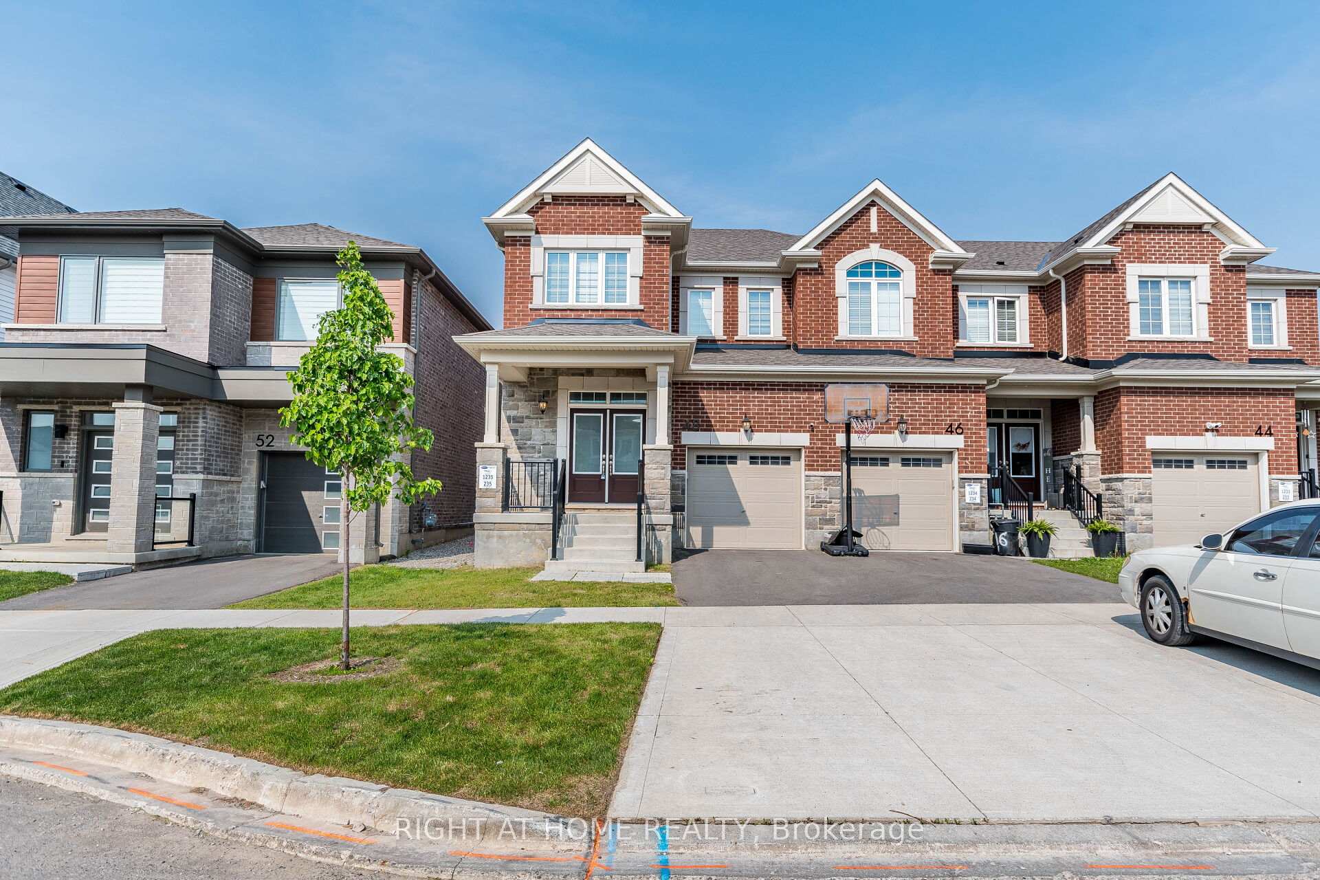 Photo 2 of 48 Forestwalk Street, Kitchener — HOMEH