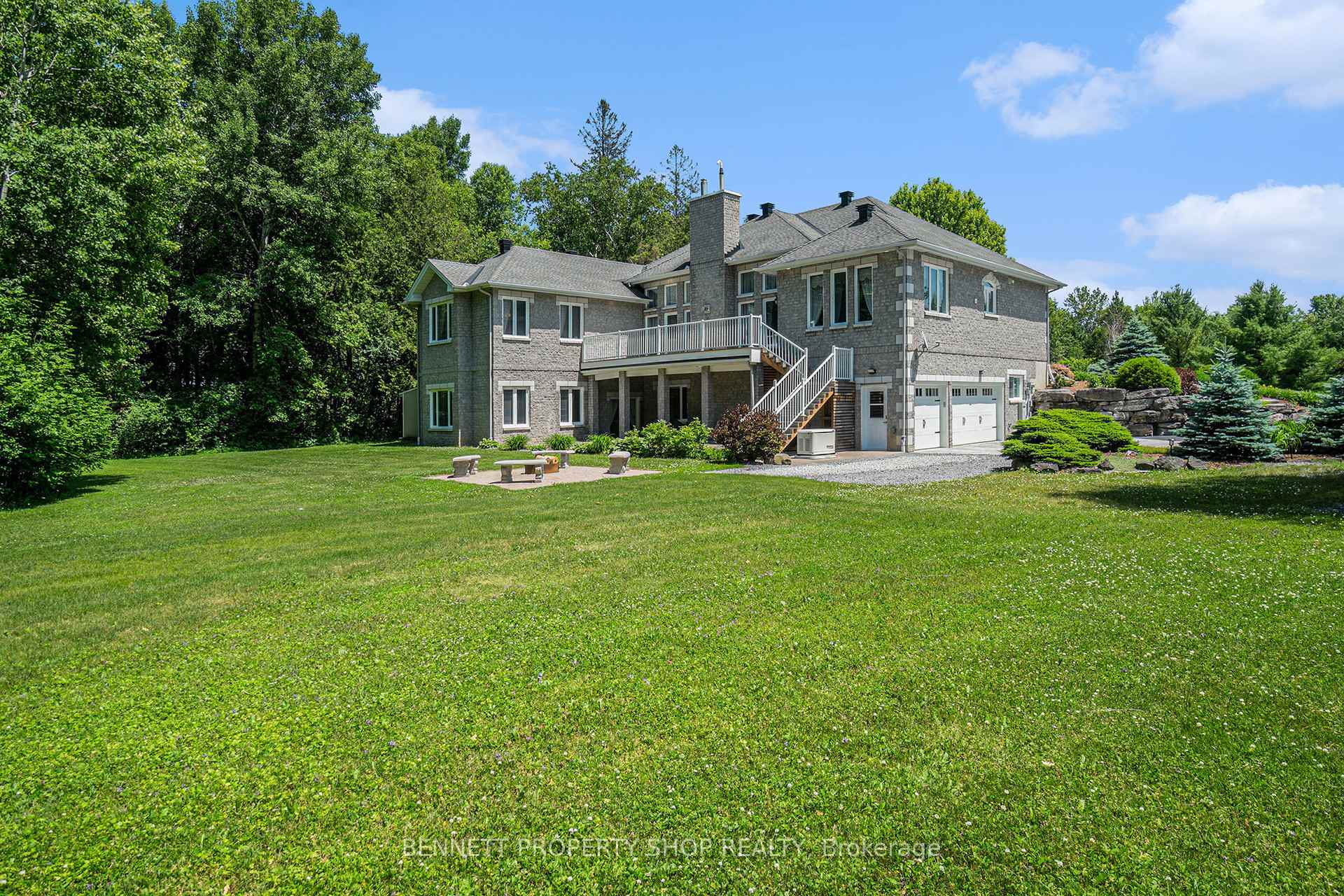 Photo 3 of 17 Panandrick View Drive, Ottawa, Kanata - Rural Kanata (Central) — HOMEH