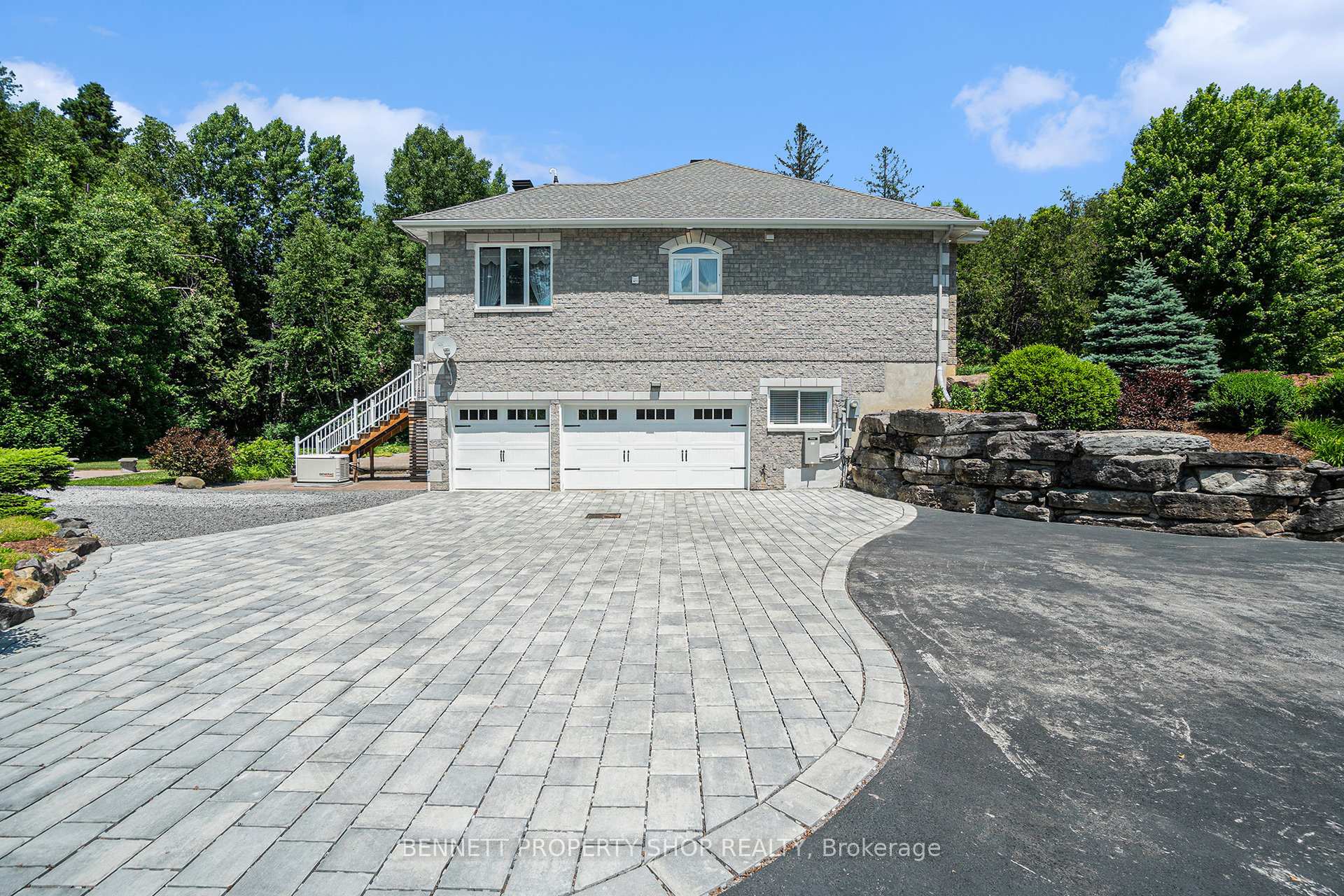 Photo 4 of 17 Panandrick View Drive, Ottawa, Kanata - Rural Kanata (Central) — HOMEH