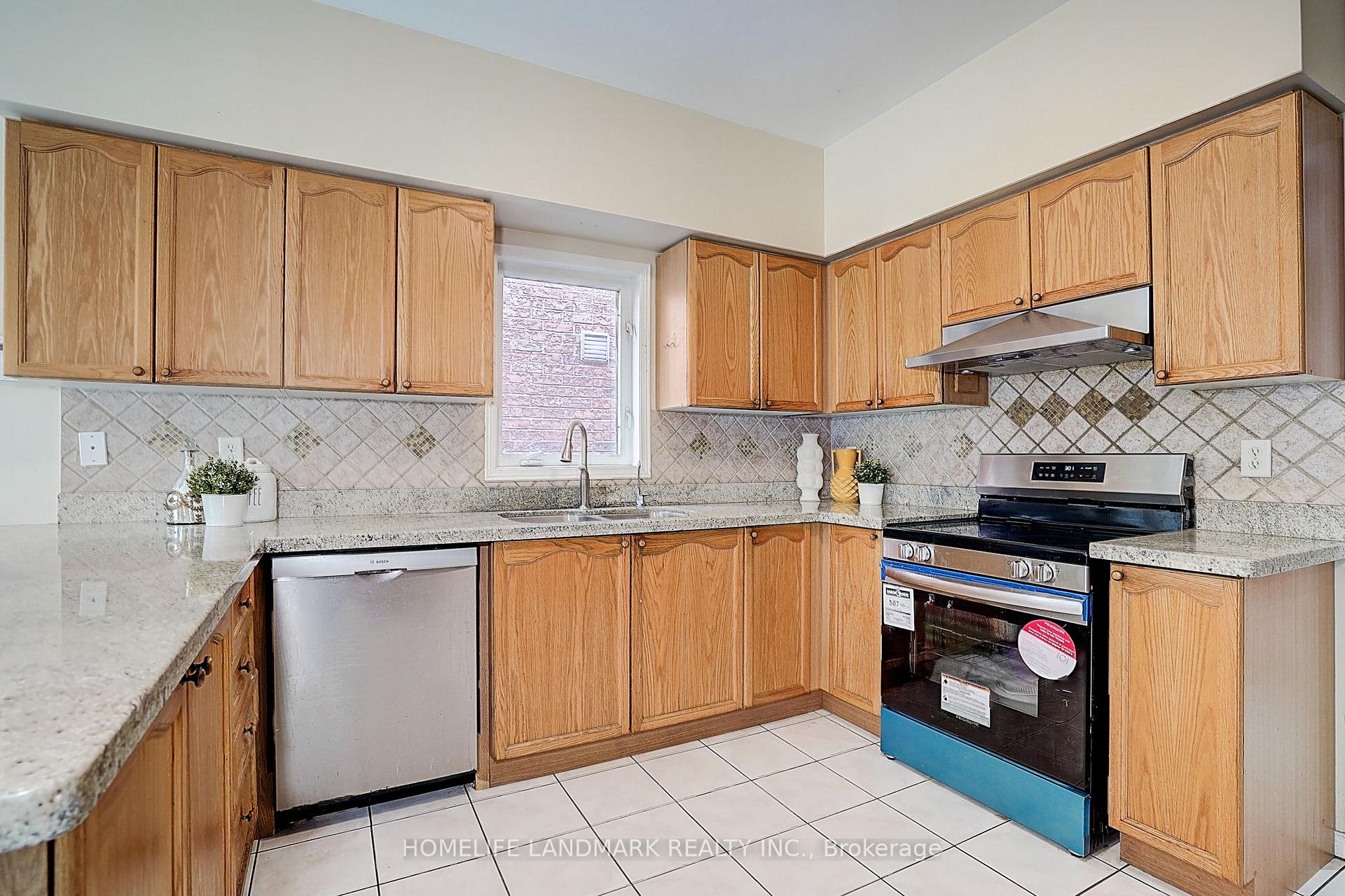 Photo 10 of 46 Elmrill Road, Markham, Berczy — HOMEH