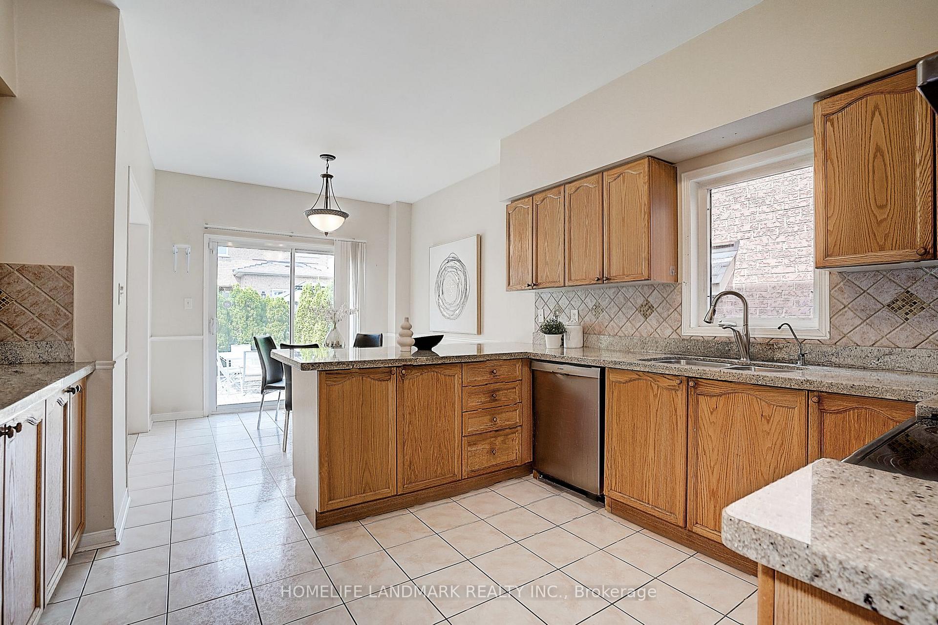 Photo 11 of 46 Elmrill Road, Markham, Berczy — HOMEH