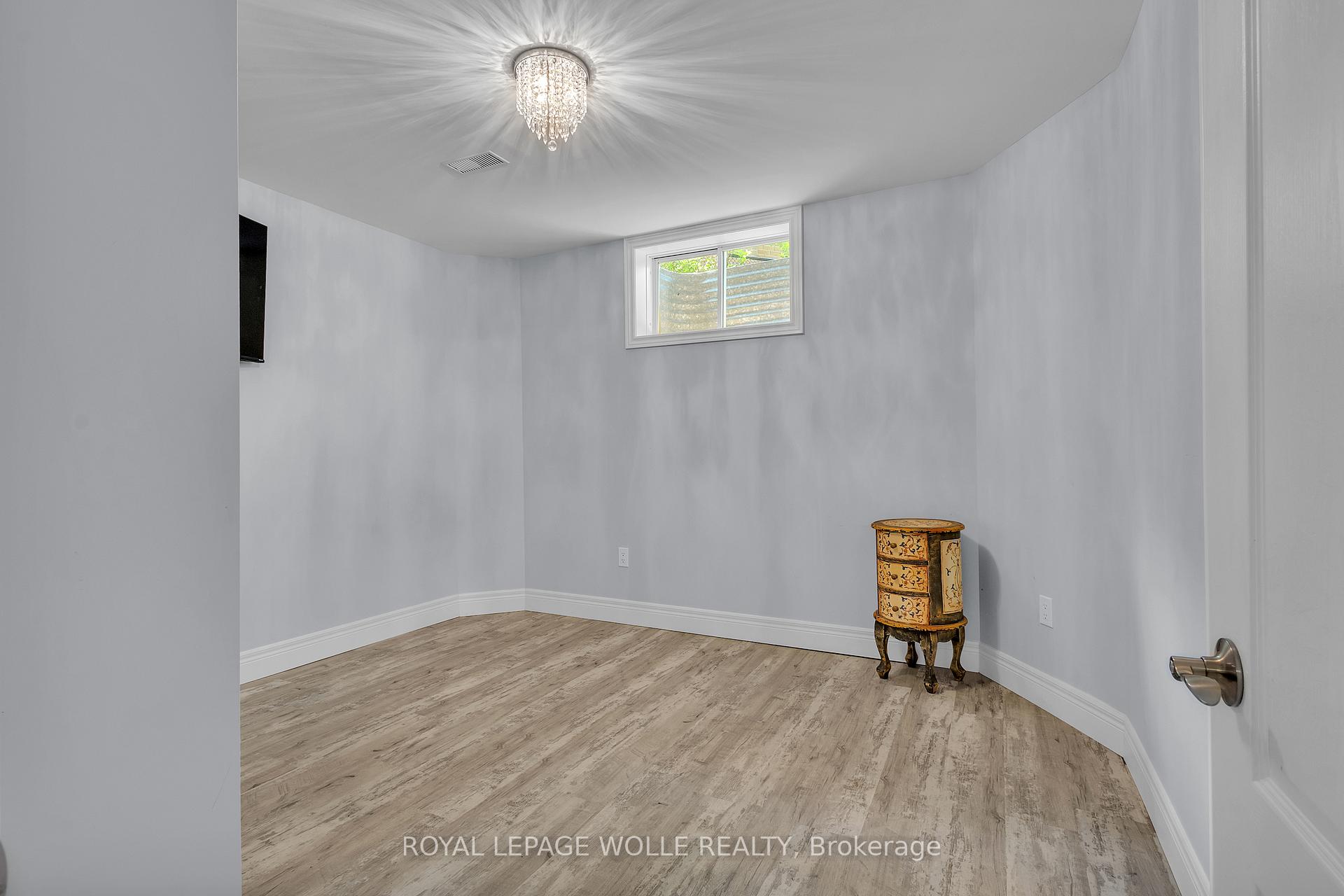 Photo 33 of 86 Corfield Drive, Kitchener — HOMEH