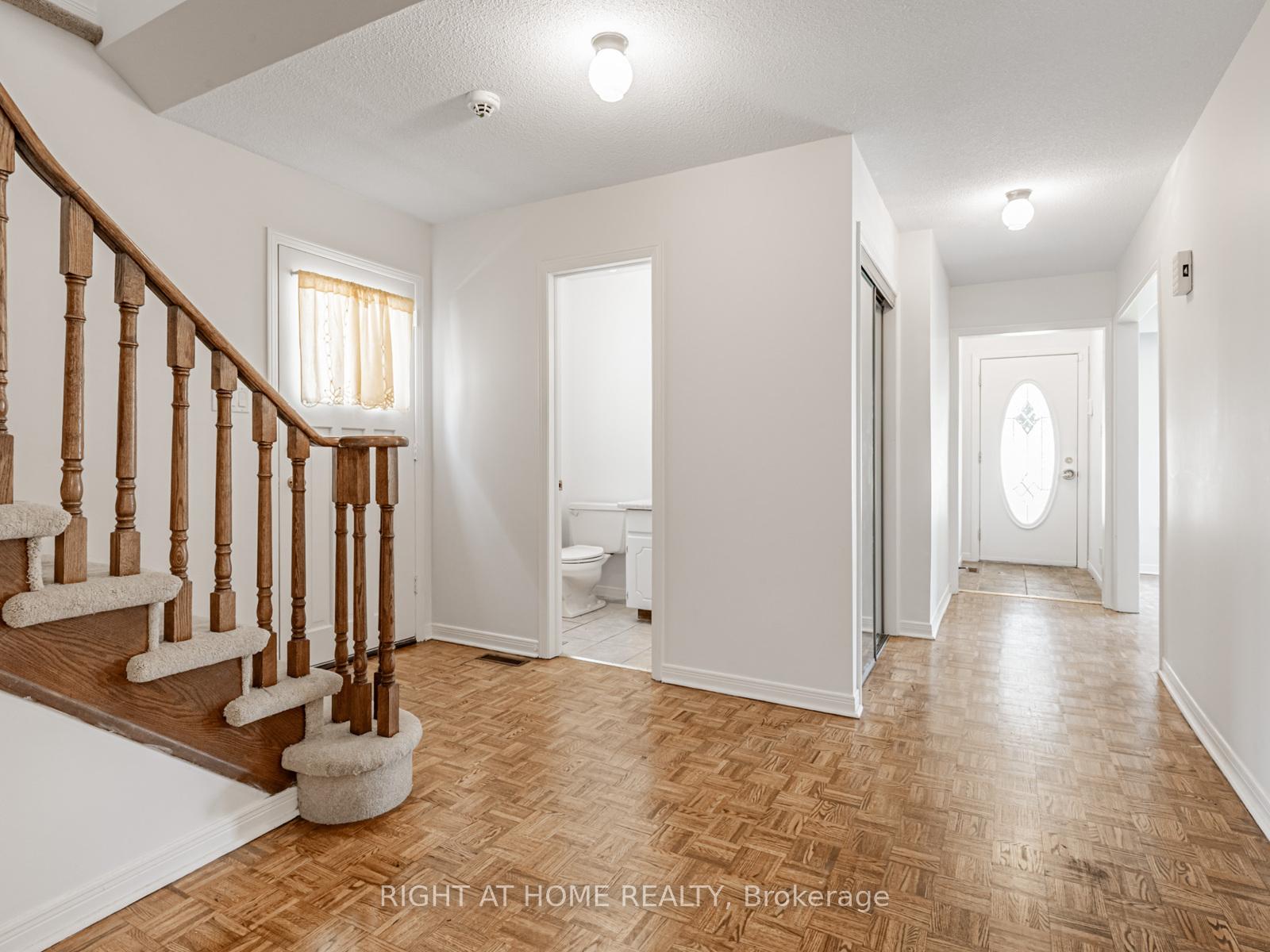 Photo 3 of 27 Charnwood Place, Markham, Aileen-Willowbrook — HOMEH