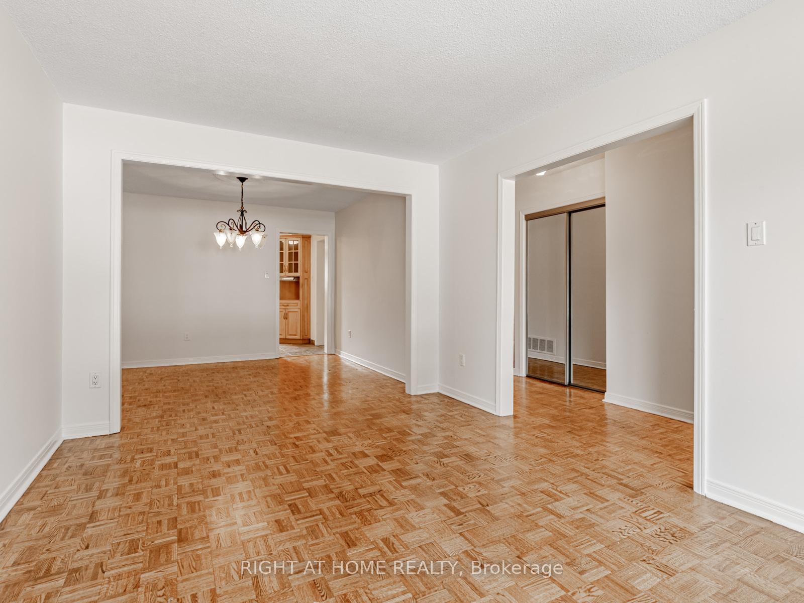 Photo 6 of 27 Charnwood Place, Markham, Aileen-Willowbrook — HOMEH