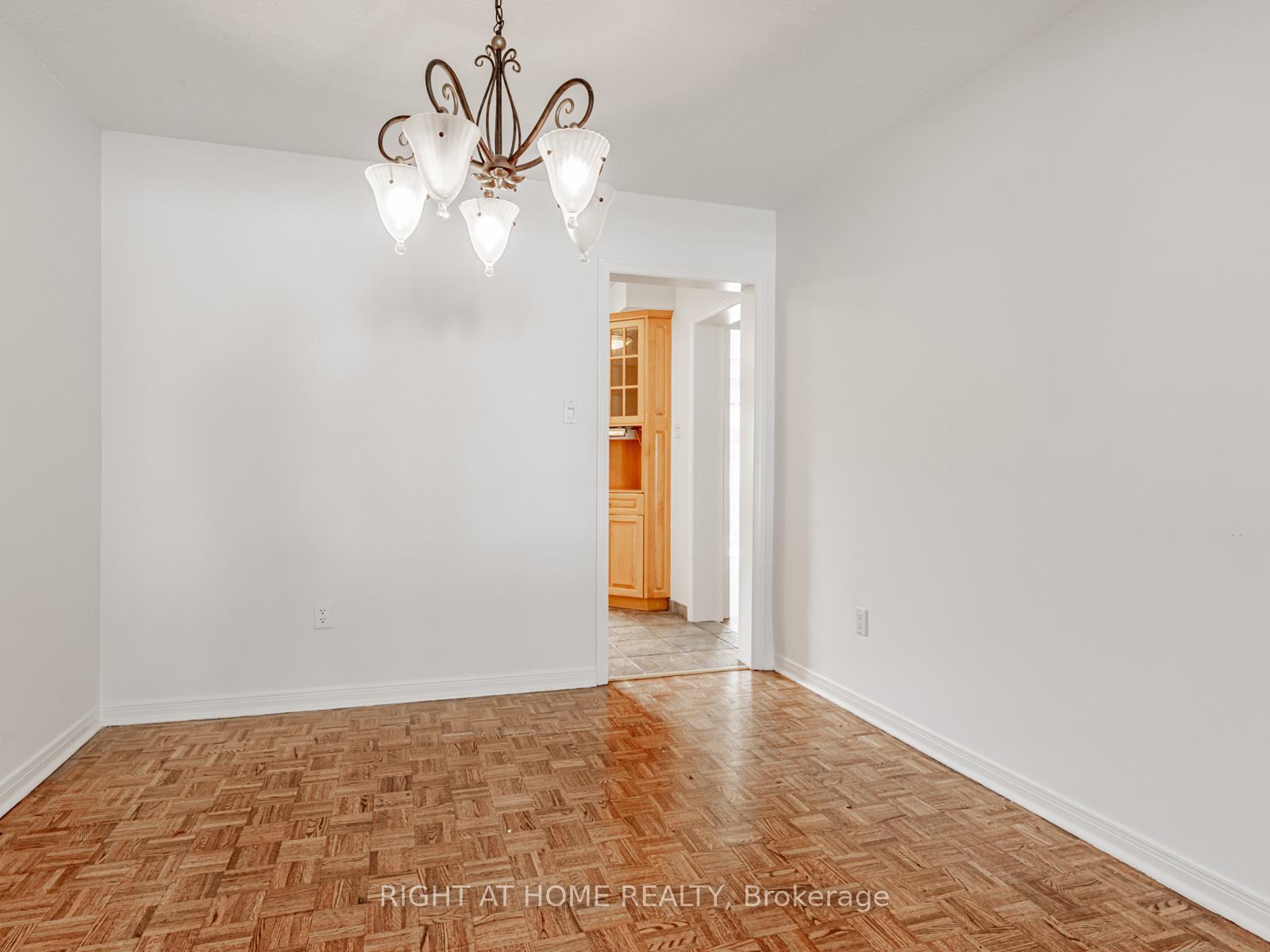 Photo 7 of 27 Charnwood Place, Markham, Aileen-Willowbrook — HOMEH