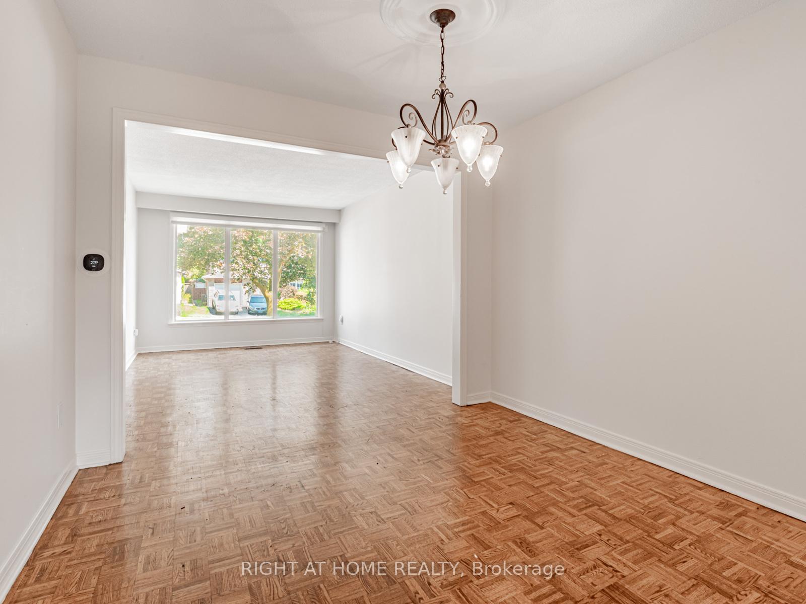 Photo 8 of 27 Charnwood Place, Markham, Aileen-Willowbrook — HOMEH