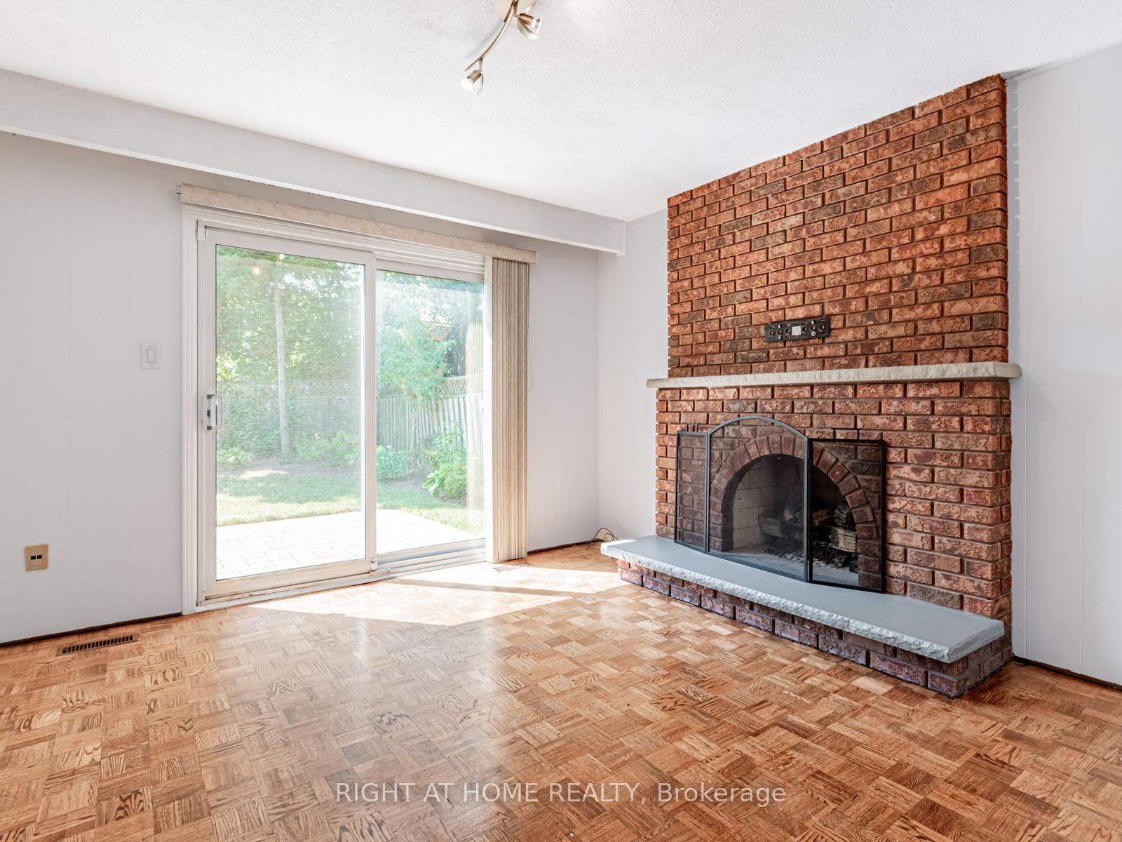 Photo 12 of 27 Charnwood Place, Markham, Aileen-Willowbrook — HOMEH
