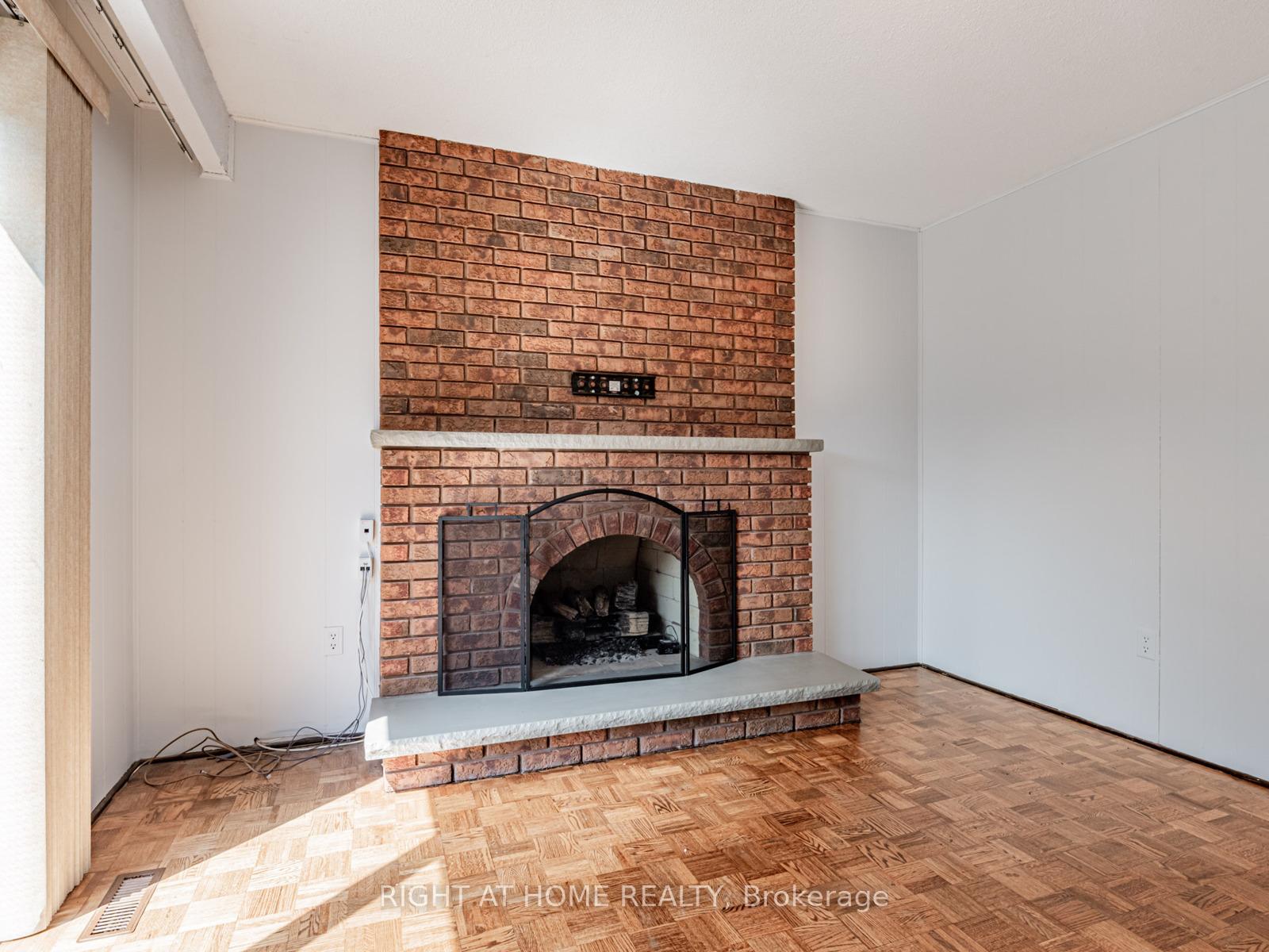 Photo 13 of 27 Charnwood Place, Markham, Aileen-Willowbrook — HOMEH