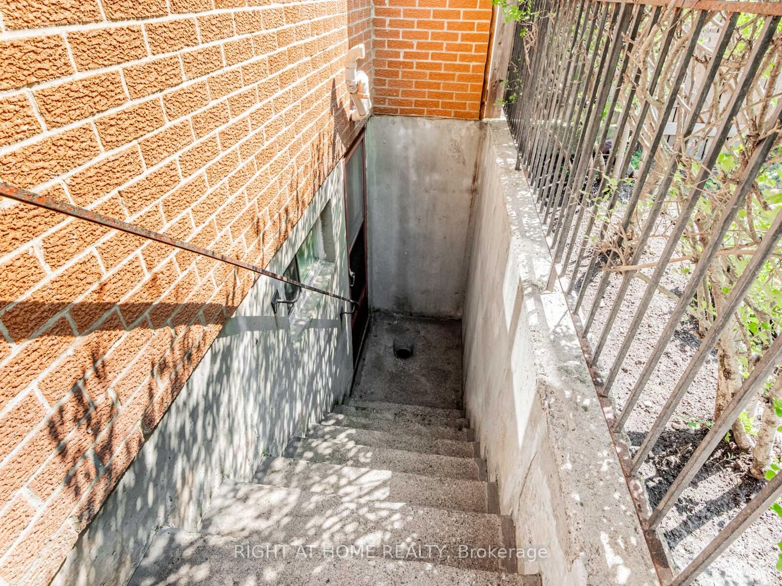 Photo 34 of 27 Charnwood Place, Markham, Aileen-Willowbrook — HOMEH
