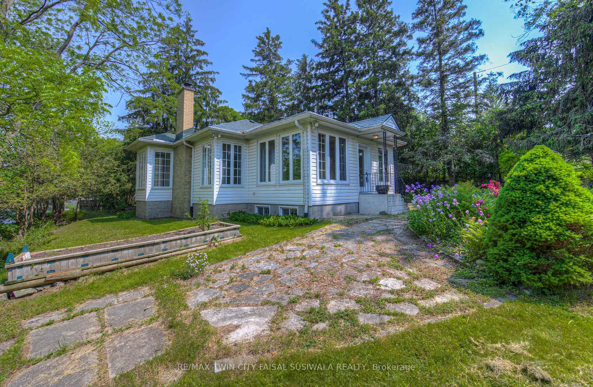Photo 2 of 1824 Old Mill Road, Kitchener — HOMEH