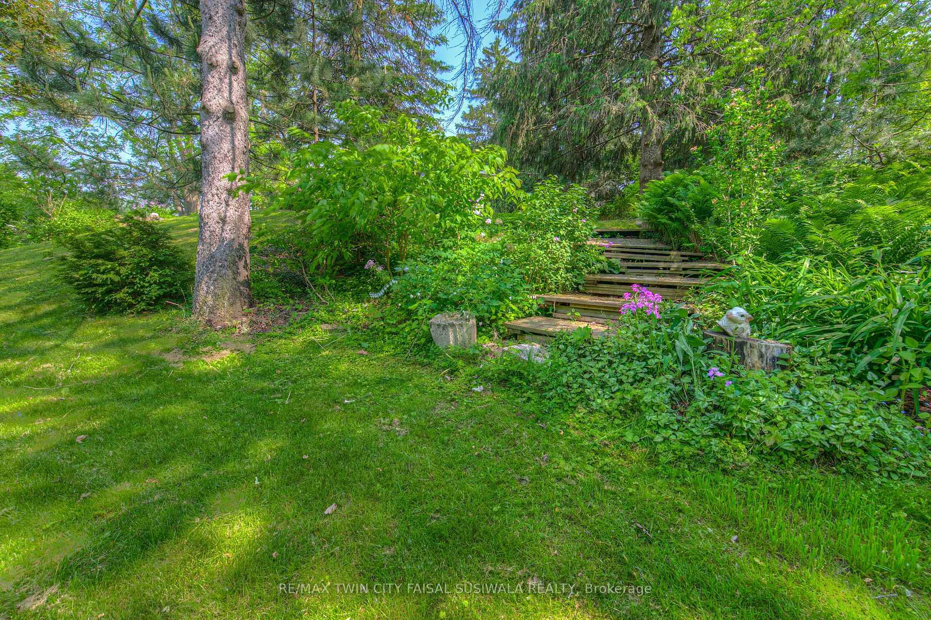 Photo 6 of 1824 Old Mill Road, Kitchener — HOMEH