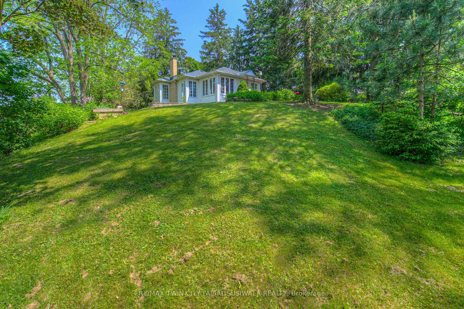 Photo 8 of 1824 Old Mill Road, Kitchener — HOMEH