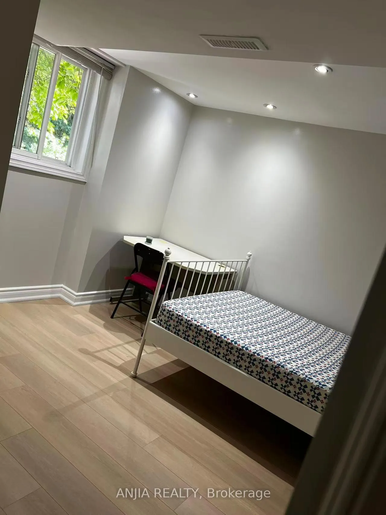 Photo 3 of Unit Bsmt #2, 3441 Sanderling Crescent, Mississauga, Erin Mills — HOMEH