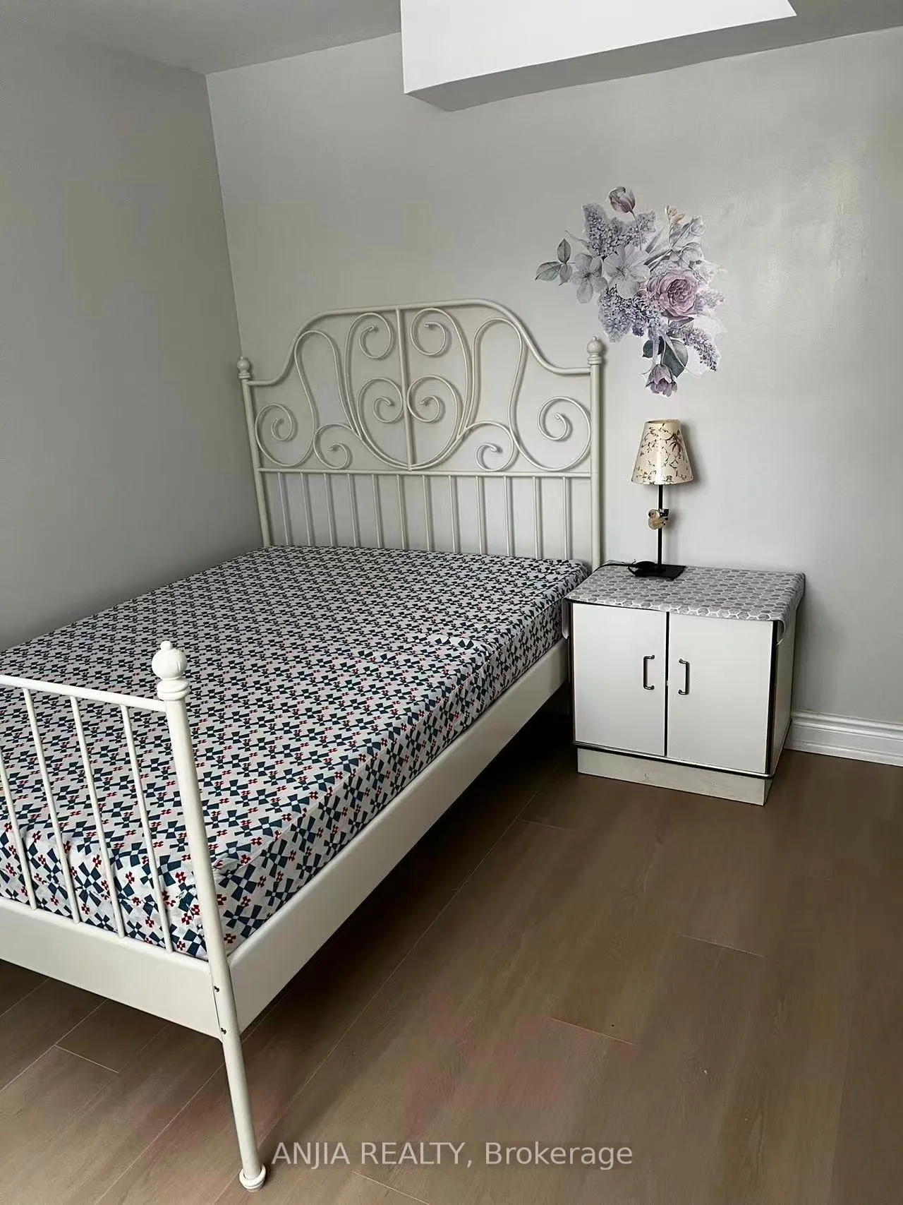 Photo 4 of Unit Bsmt #2, 3441 Sanderling Crescent, Mississauga, Erin Mills — HOMEH