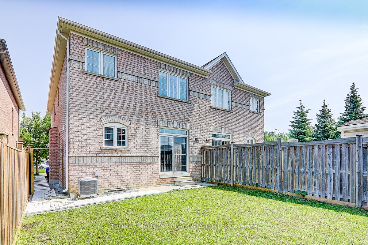 Photo 3 of 25 Turnhouse Crescent, Markham, Box Grove — HOMEH