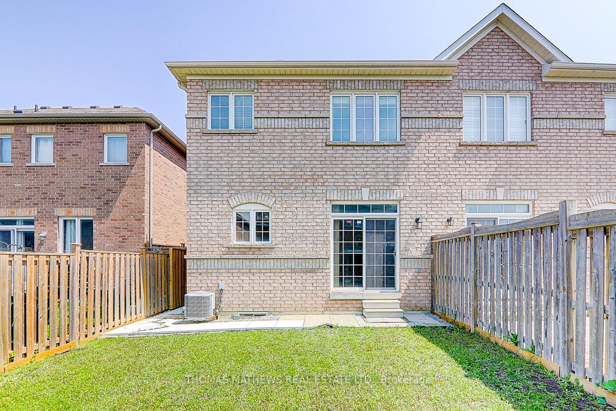 Photo 4 of 25 Turnhouse Crescent, Markham, Box Grove — HOMEH