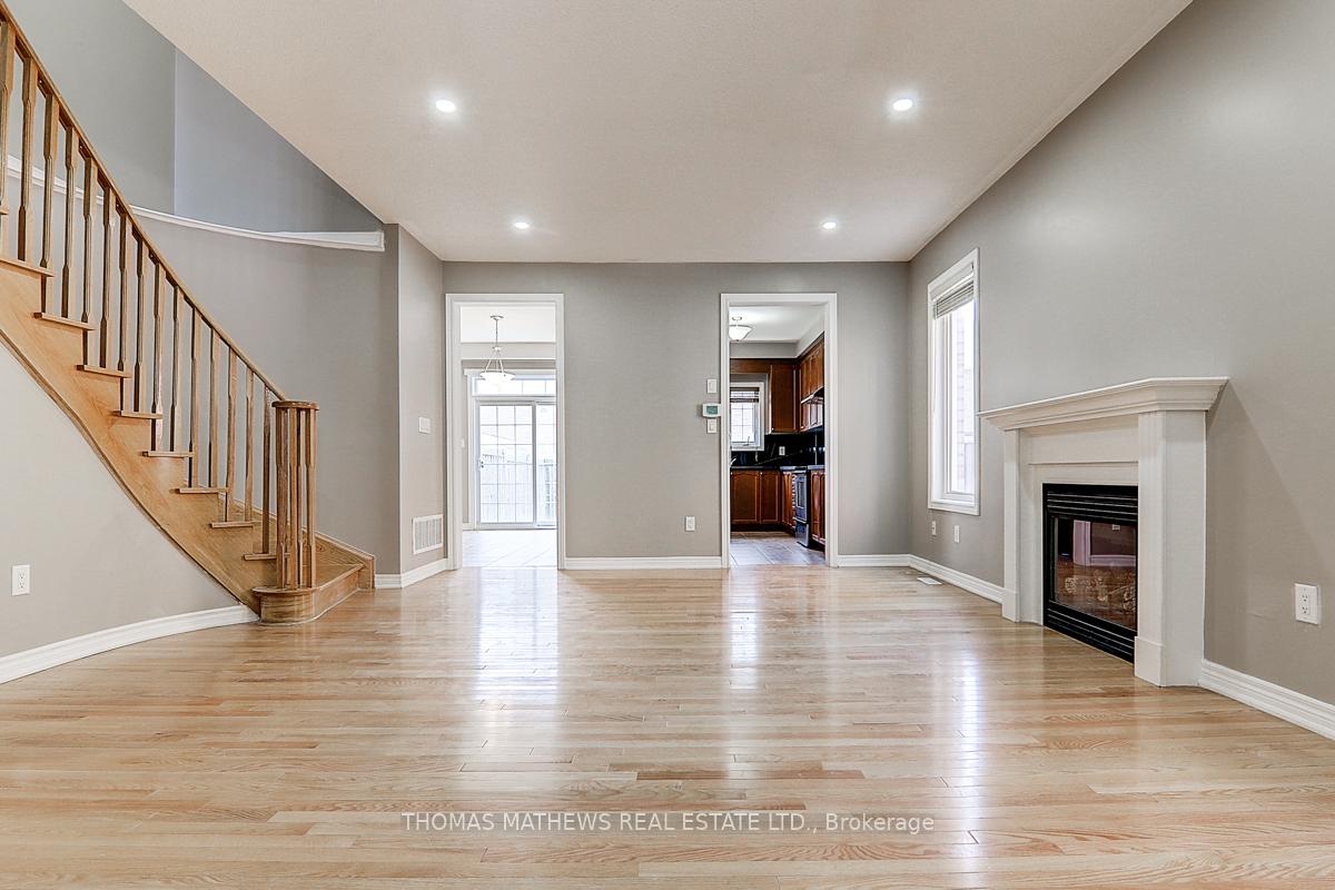 Photo 8 of 25 Turnhouse Crescent, Markham, Box Grove — HOMEH
