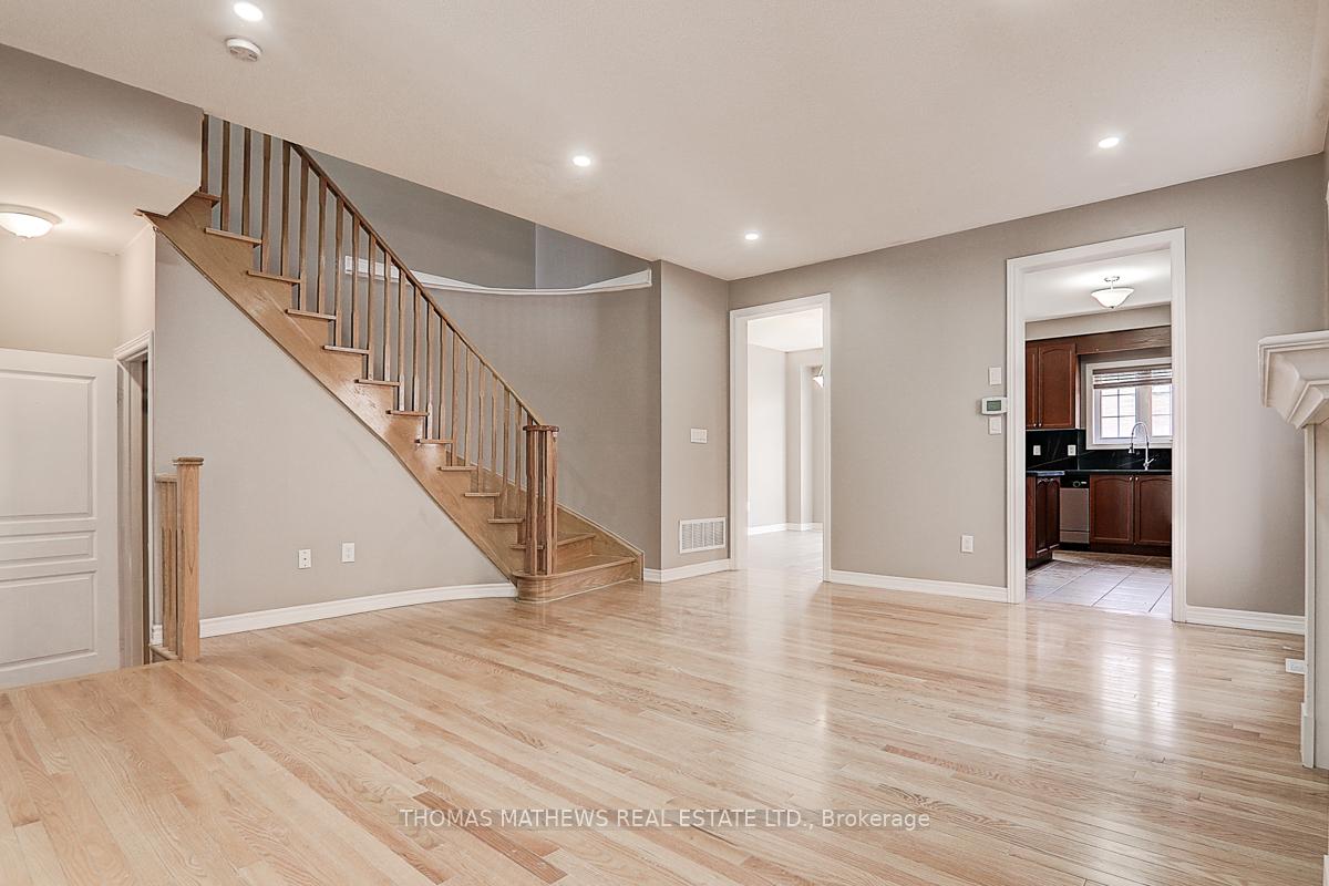 Photo 9 of 25 Turnhouse Crescent, Markham, Box Grove — HOMEH