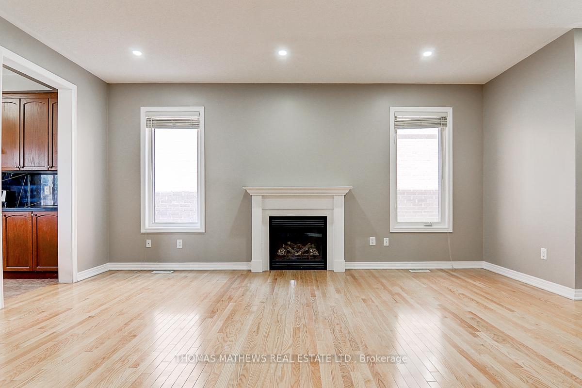 Photo 10 of 25 Turnhouse Crescent, Markham, Box Grove — HOMEH