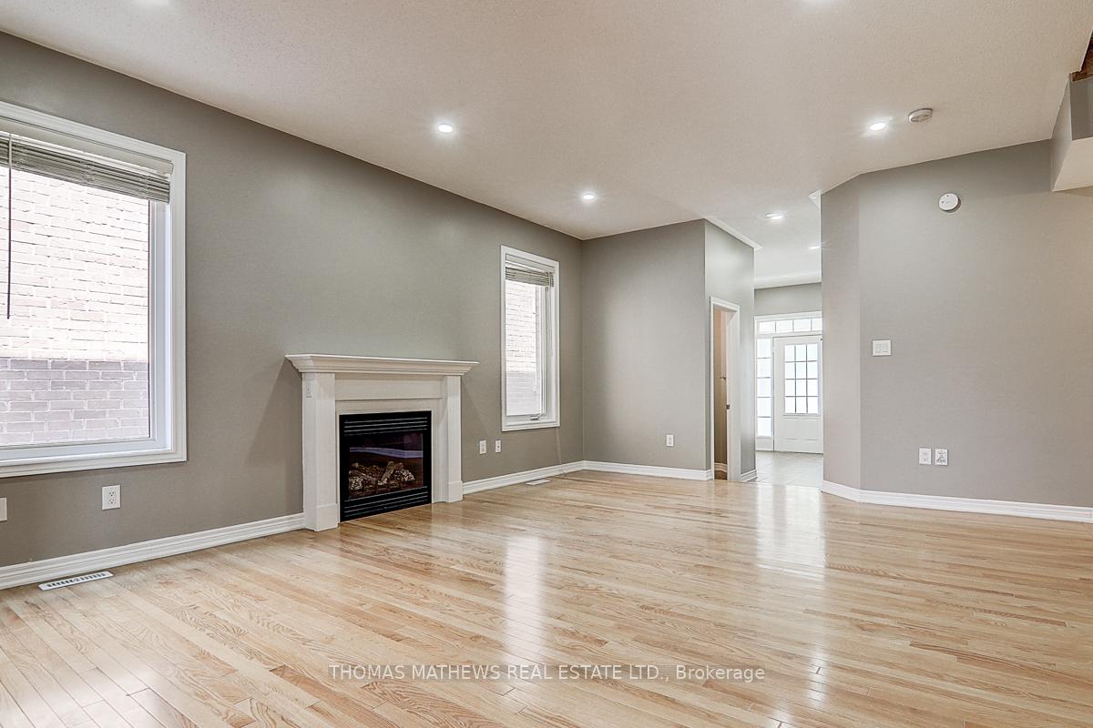 Photo 11 of 25 Turnhouse Crescent, Markham, Box Grove — HOMEH