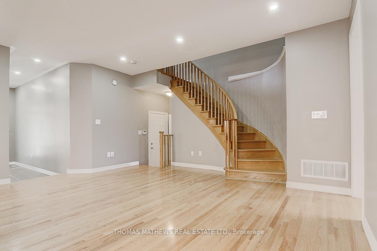 Photo 12 of 25 Turnhouse Crescent, Markham, Box Grove — HOMEH