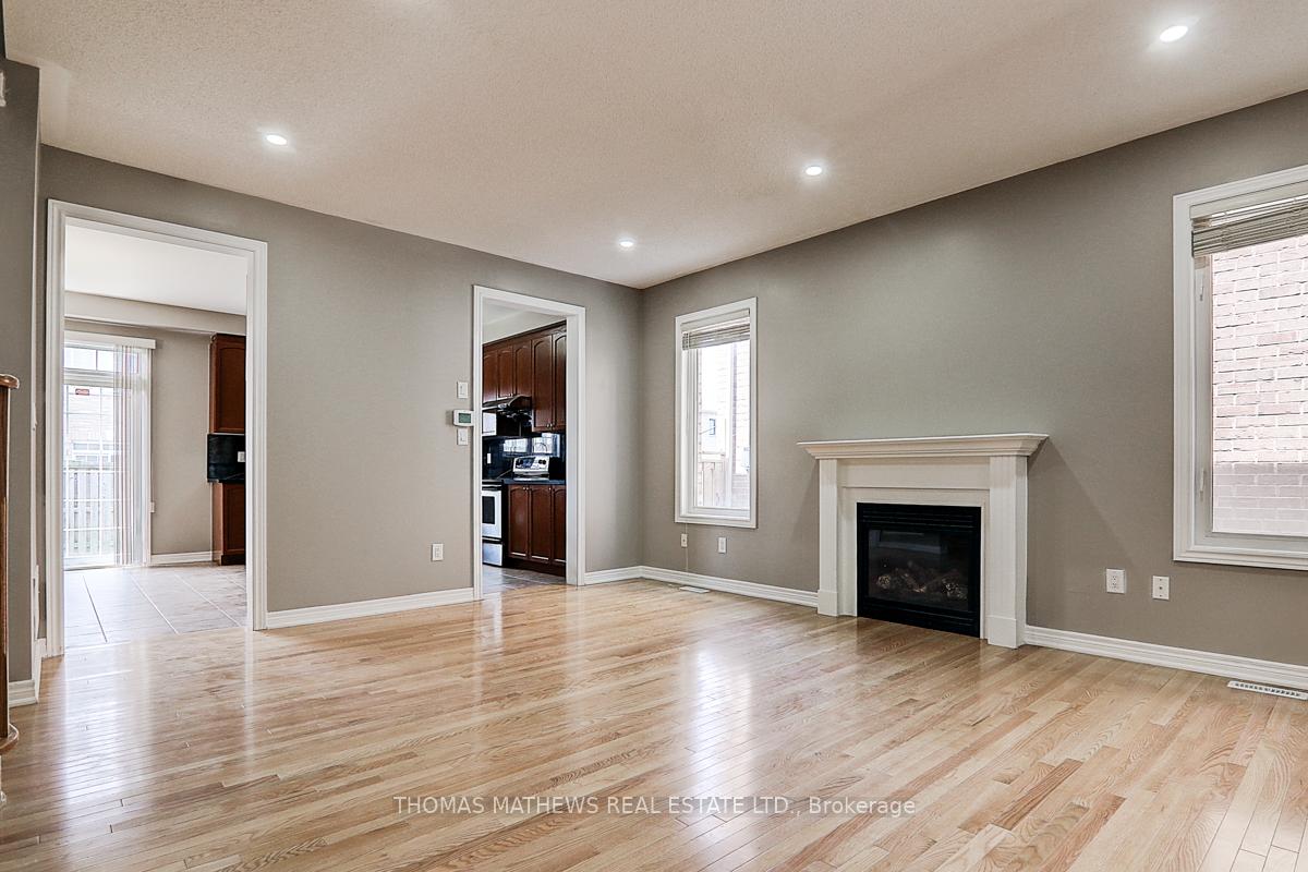 Photo 13 of 25 Turnhouse Crescent, Markham, Box Grove — HOMEH