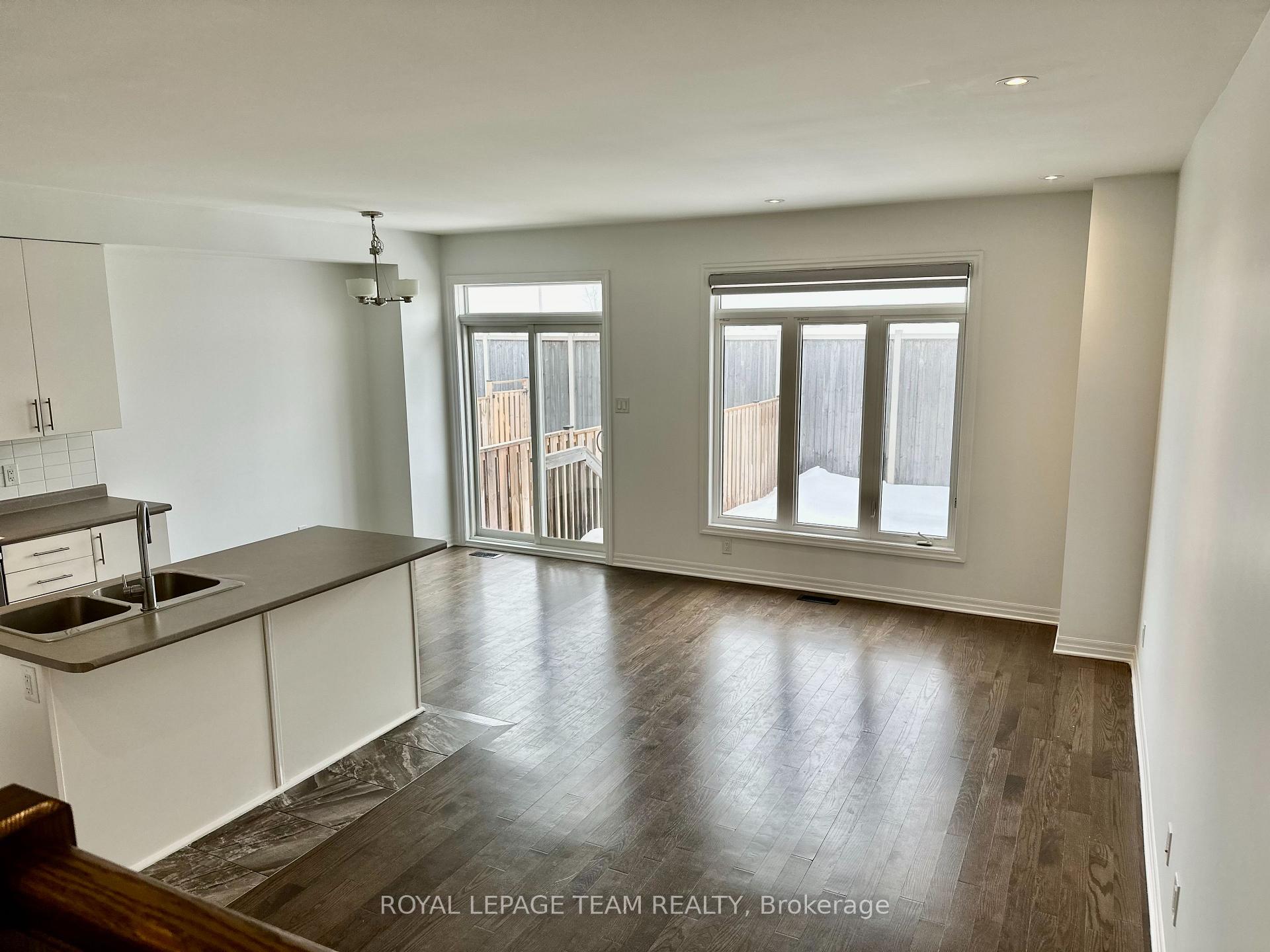 Photo 3 of 543 Rioja Street, Ottawa, Kanata - Emerald Meadows/Trailwest — HOMEH