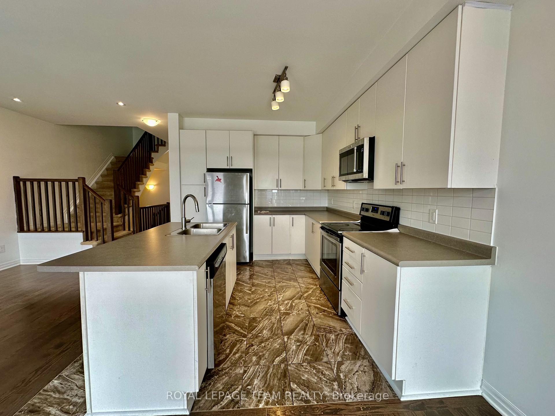 Photo 5 of 543 Rioja Street, Ottawa, Kanata - Emerald Meadows/Trailwest — HOMEH