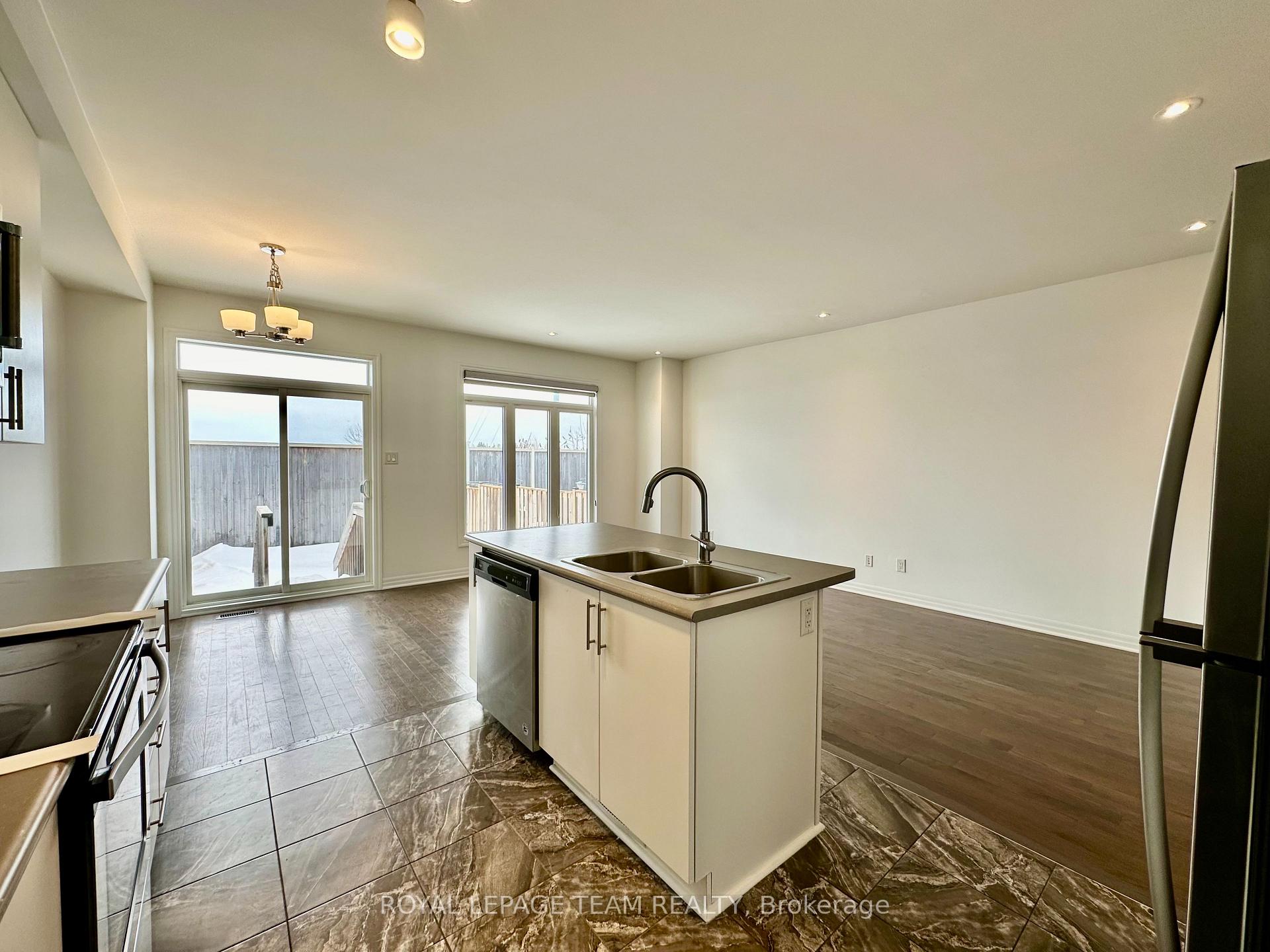 Photo 7 of 543 Rioja Street, Ottawa, Kanata - Emerald Meadows/Trailwest — HOMEH