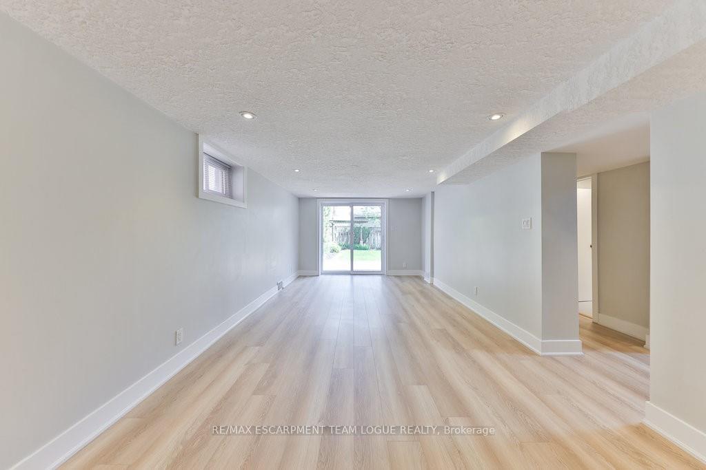 Photo 35 of 50 Cornell Avenue, Kitchener — HOMEH
