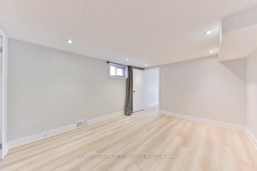 Photo 37 of 50 Cornell Avenue, Kitchener — HOMEH