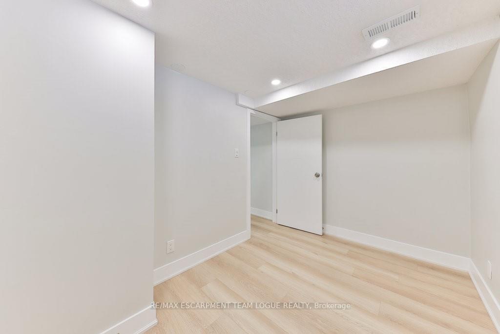 Photo 40 of 50 Cornell Avenue, Kitchener — HOMEH