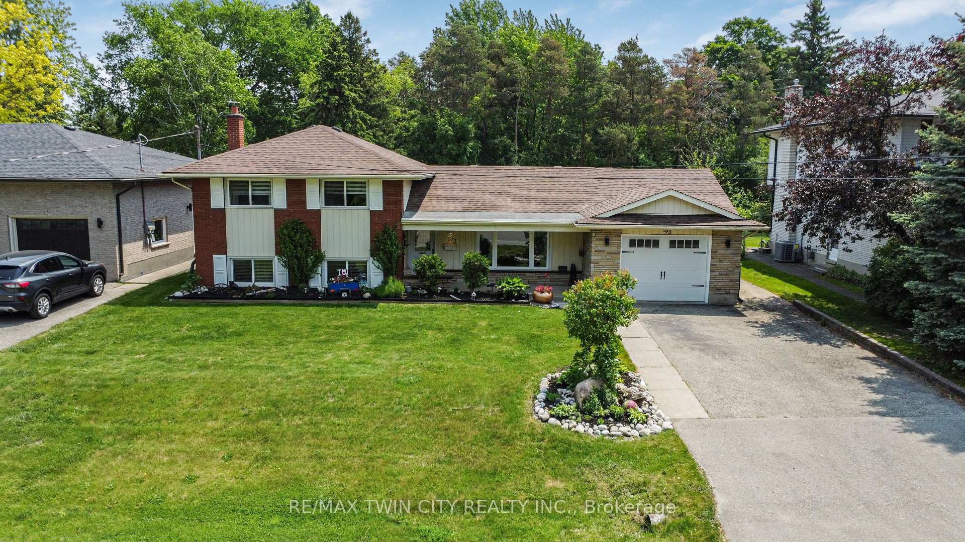 Photo 2 of 193 Carson Drive, Kitchener — HOMEH