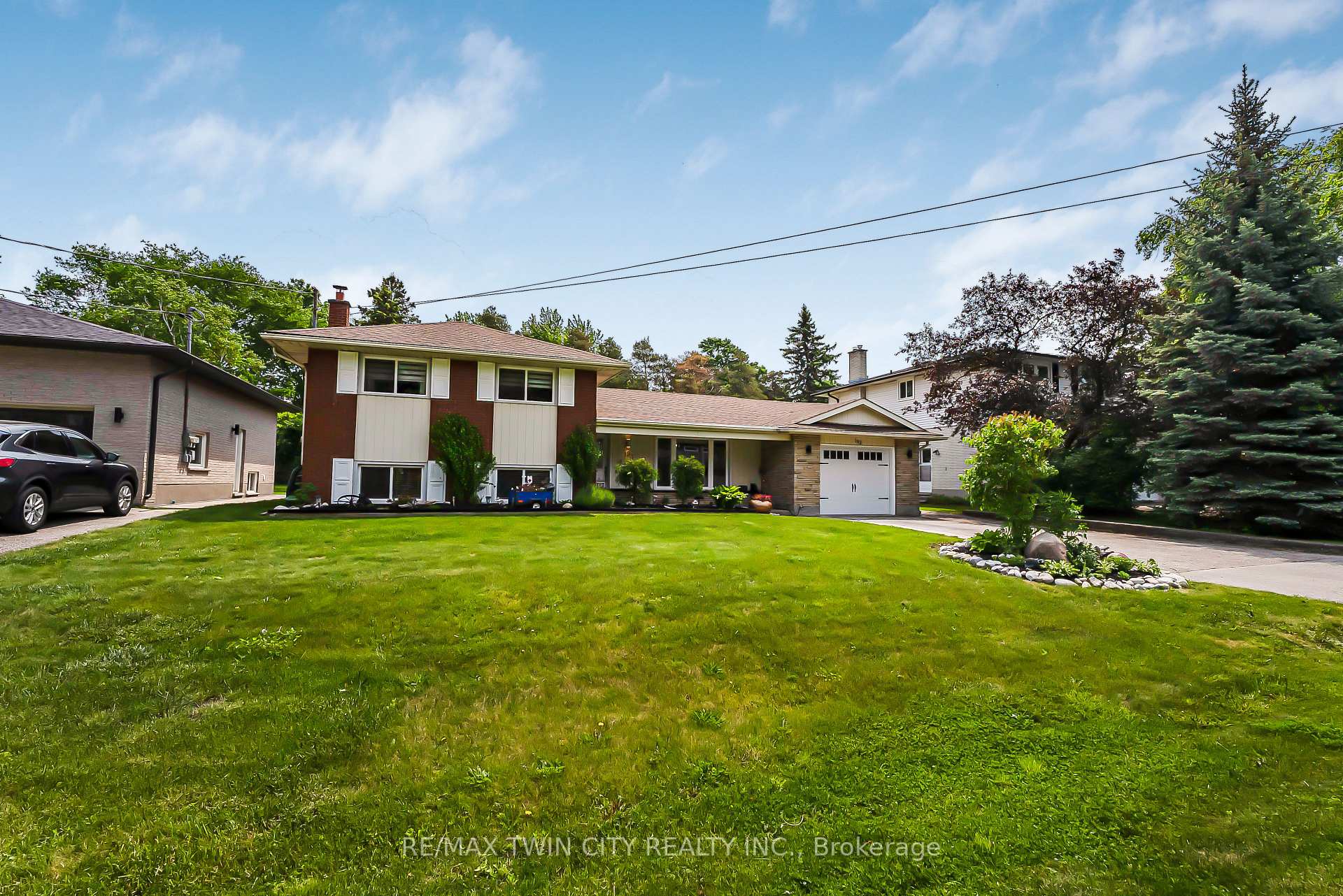 Photo 3 of 193 Carson Drive, Kitchener — HOMEH
