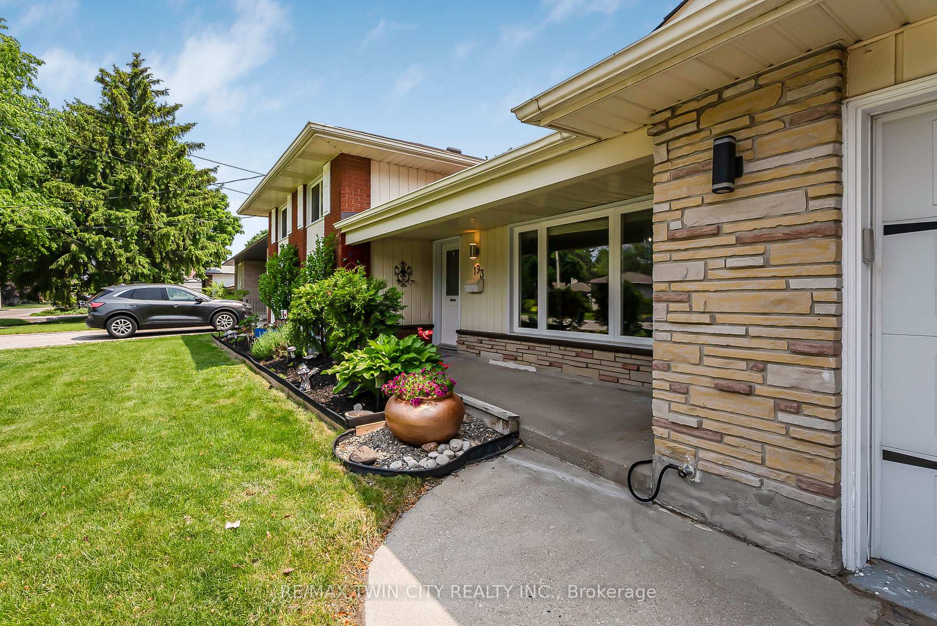 Photo 7 of 193 Carson Drive, Kitchener — HOMEH