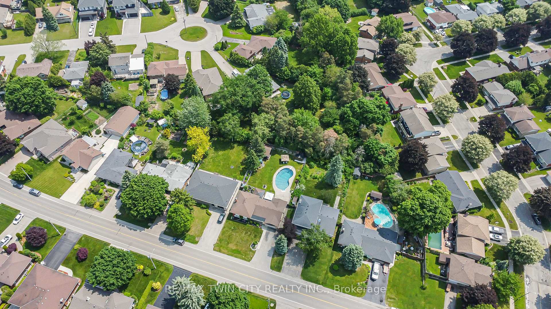 Photo 14 of 193 Carson Drive, Kitchener — HOMEH
