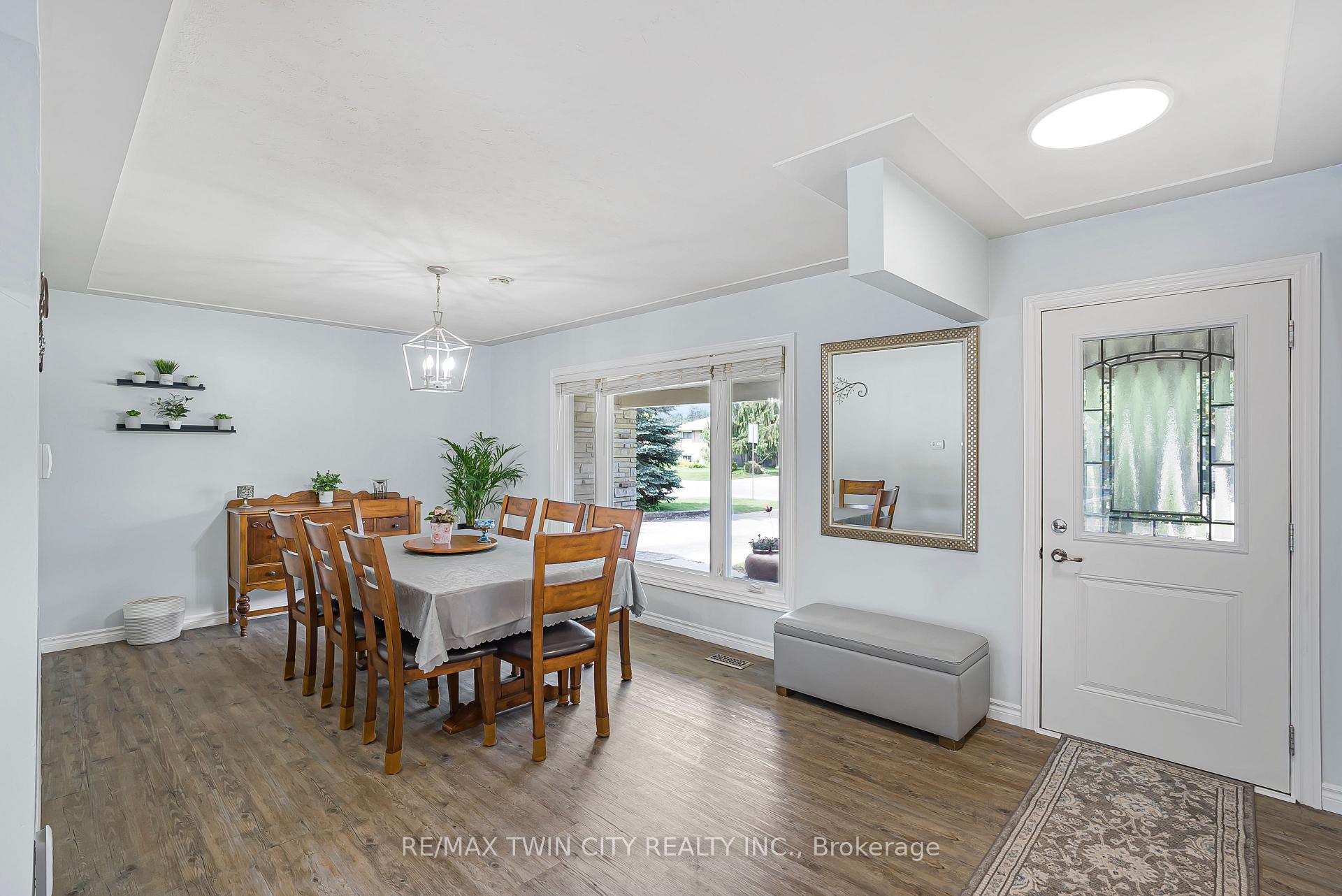 Photo 17 of 193 Carson Drive, Kitchener — HOMEH