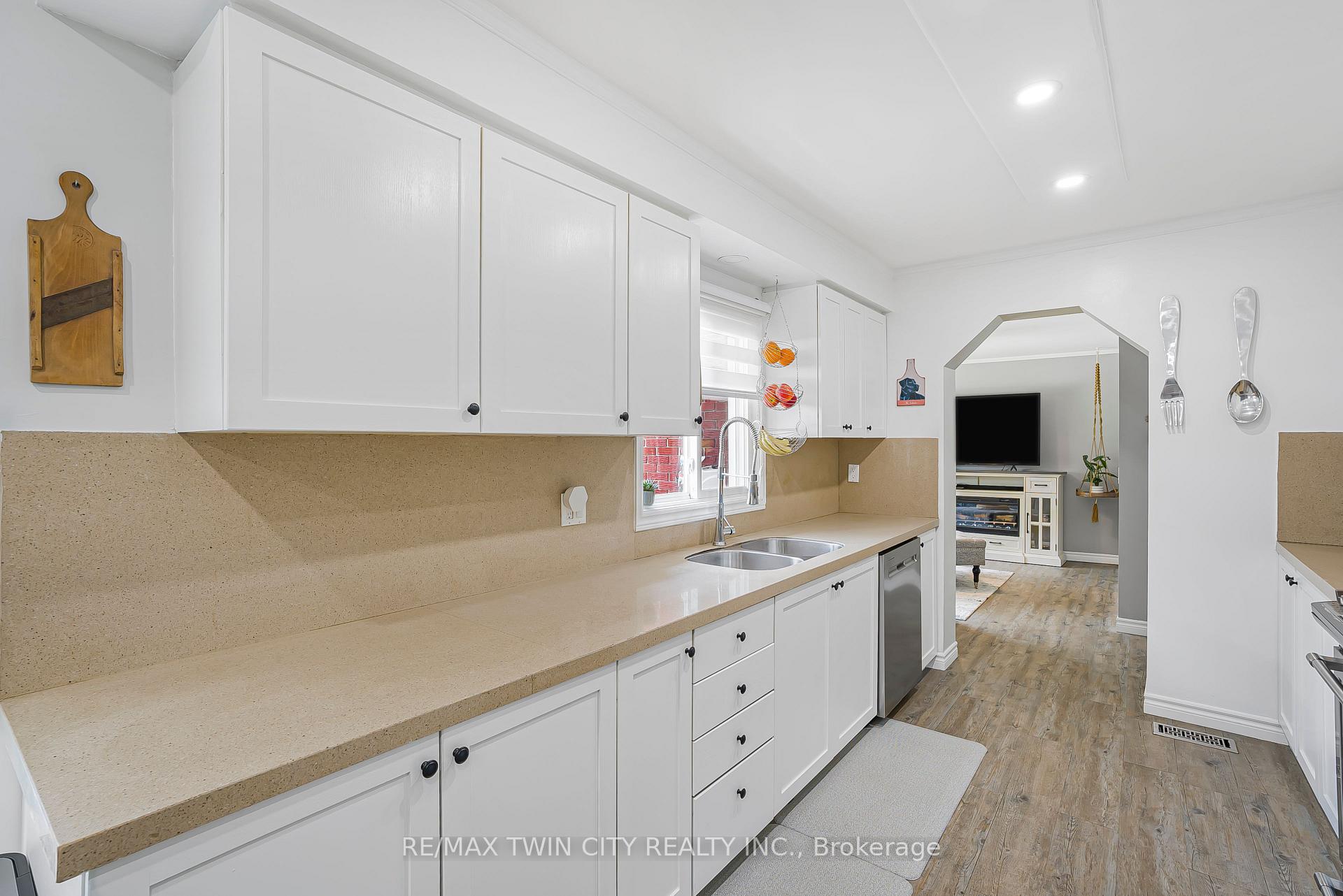 Photo 21 of 193 Carson Drive, Kitchener — HOMEH